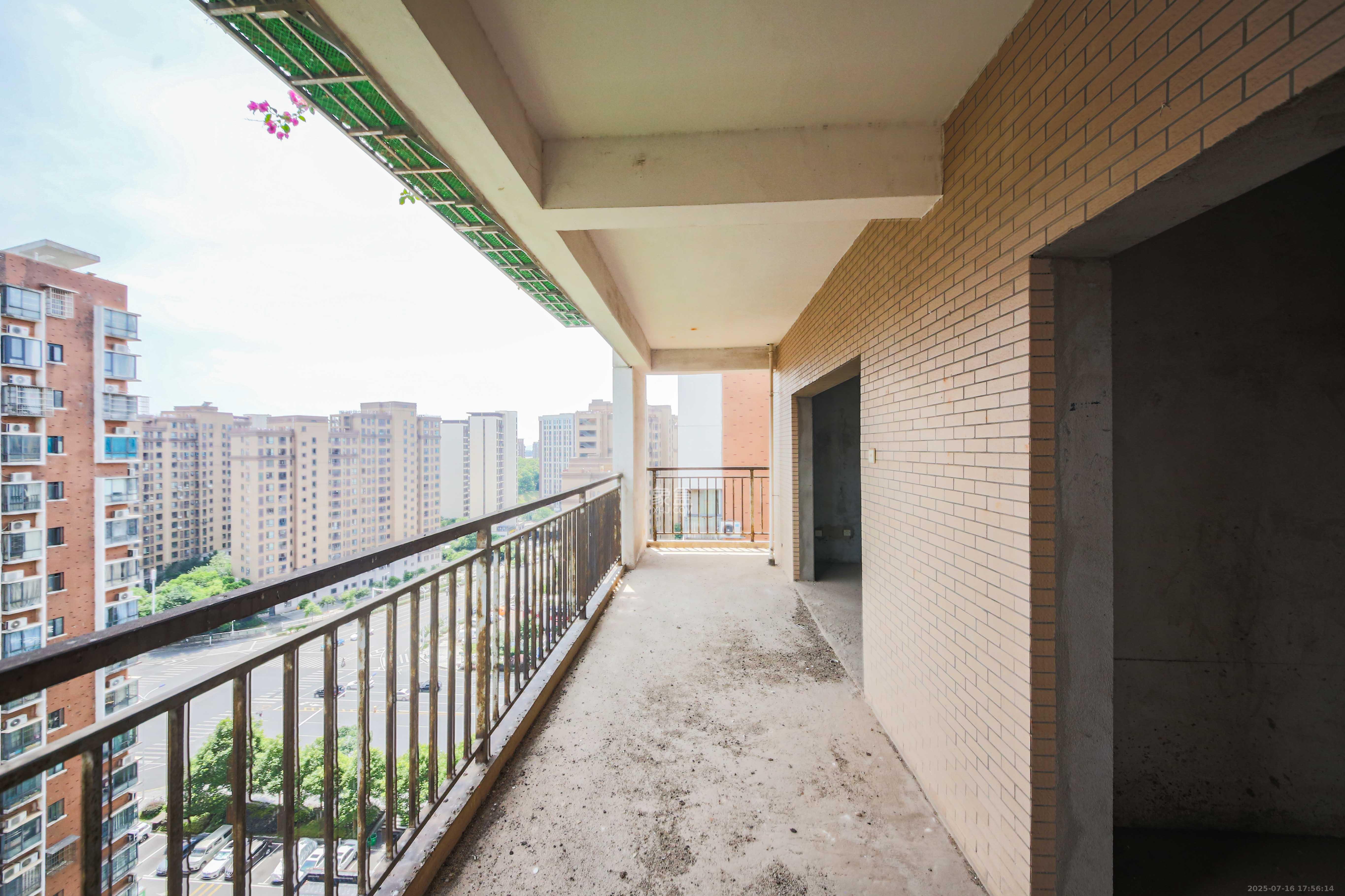 湘府名邸(同力家园)  4室2厅2卫    108.0万 湘府名邸(同力家园)  4室2厅2卫    108.0万阳台