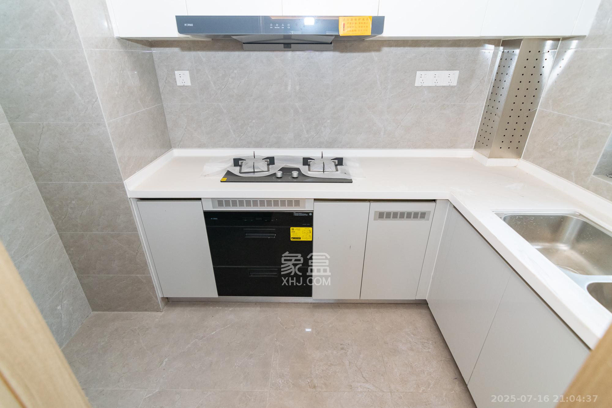 金辉优步学府  4室2厅2卫    103.0万 金辉优步学府  4室2厅2卫    103.0万厨房