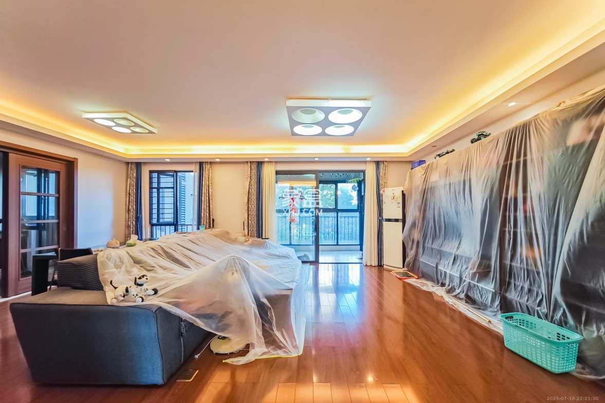 万科金域华府三四期 4室2厅2卫 112.0万 万科金域华府三四期 4室2厅2卫 112.0万客厅