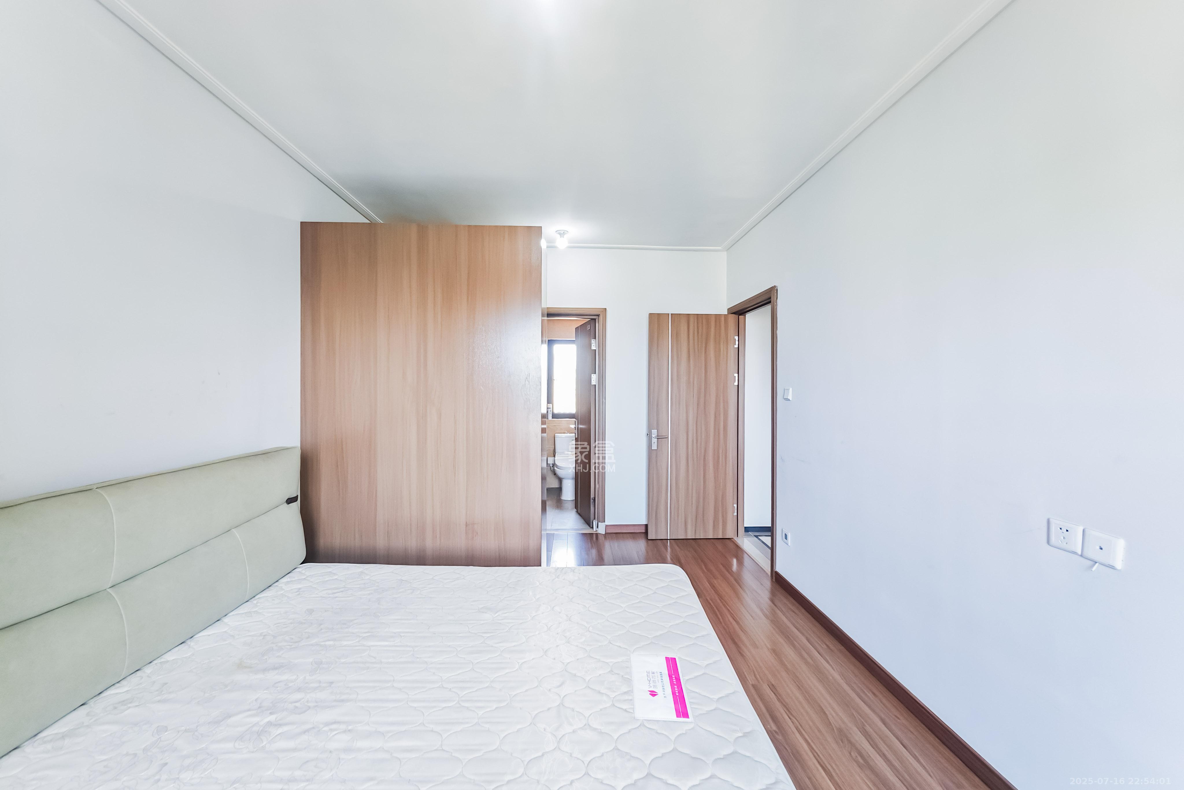 保利茉莉公馆 4室2厅2卫 158.0万 保利茉莉公馆 4室2厅2卫 158.0万卧室