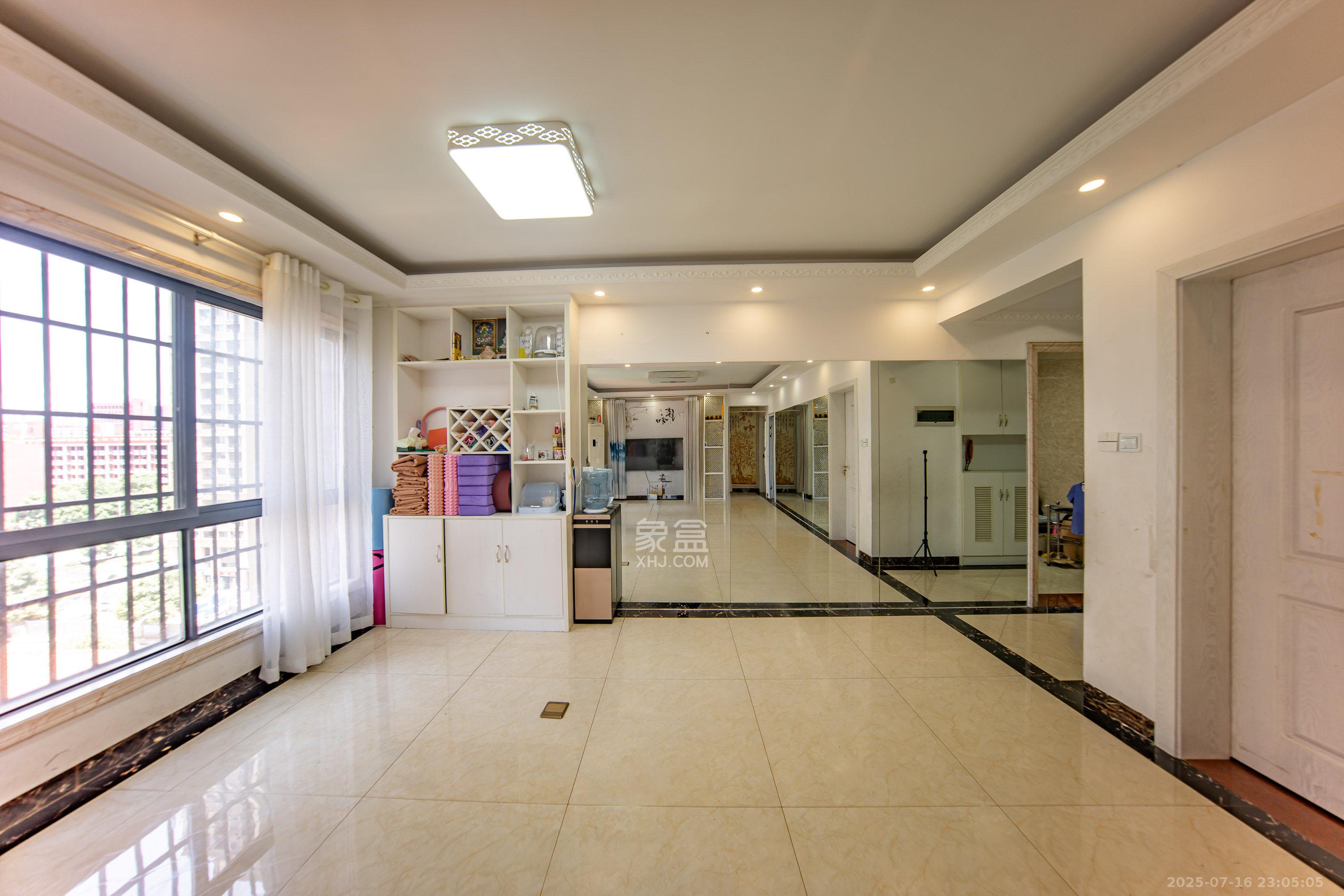 邦盛水岸御园 3室2厅2卫 75.0万 邦盛水岸御园 3室2厅2卫 75.0万客厅