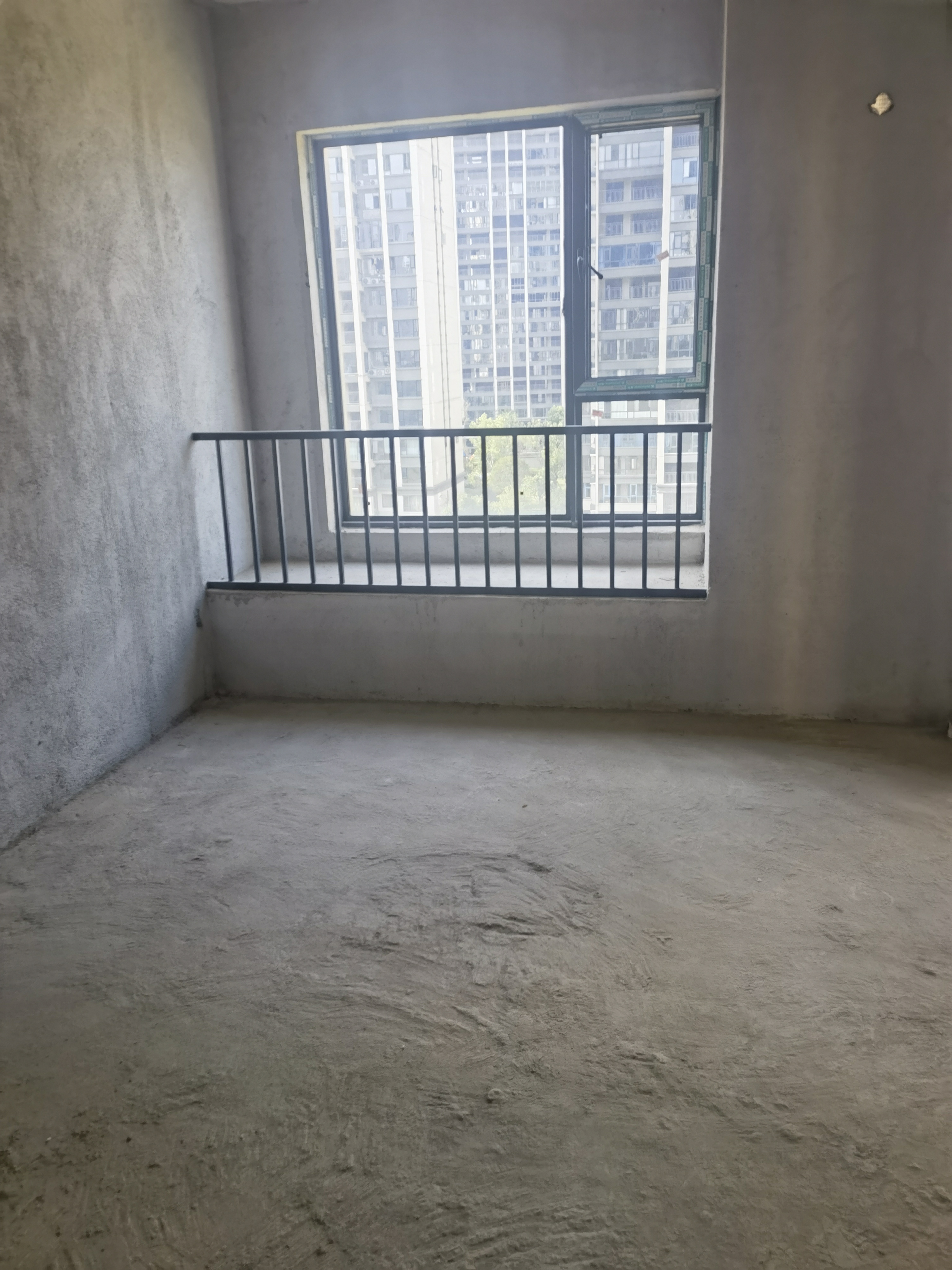 金信园林嘉园 4室2厅2卫 81.8万 金信园林嘉园 4室2厅2卫 81.8万客厅