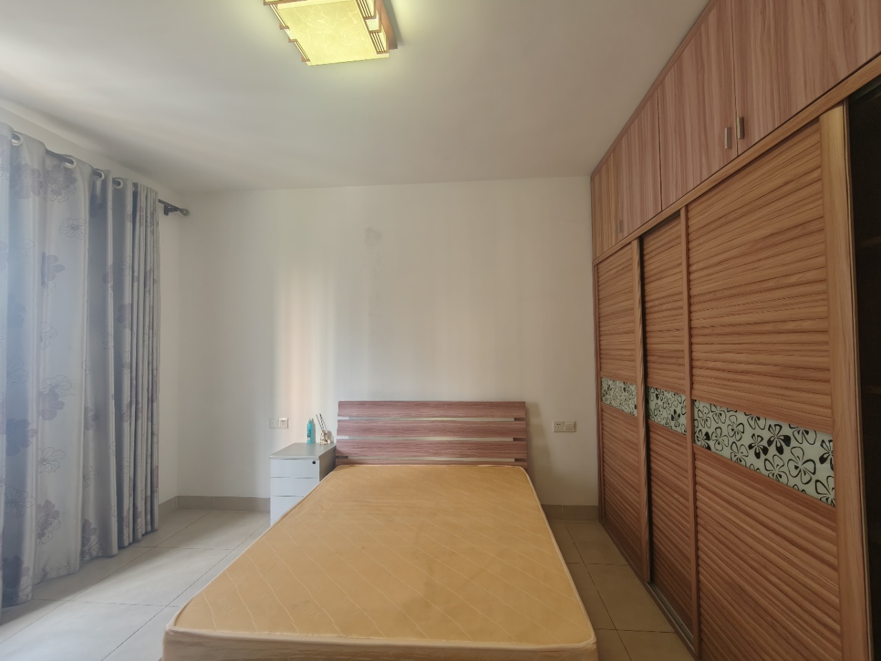 海岛阳光三期（阳光街城）  3室2厅2卫   2700.00元/月室内图