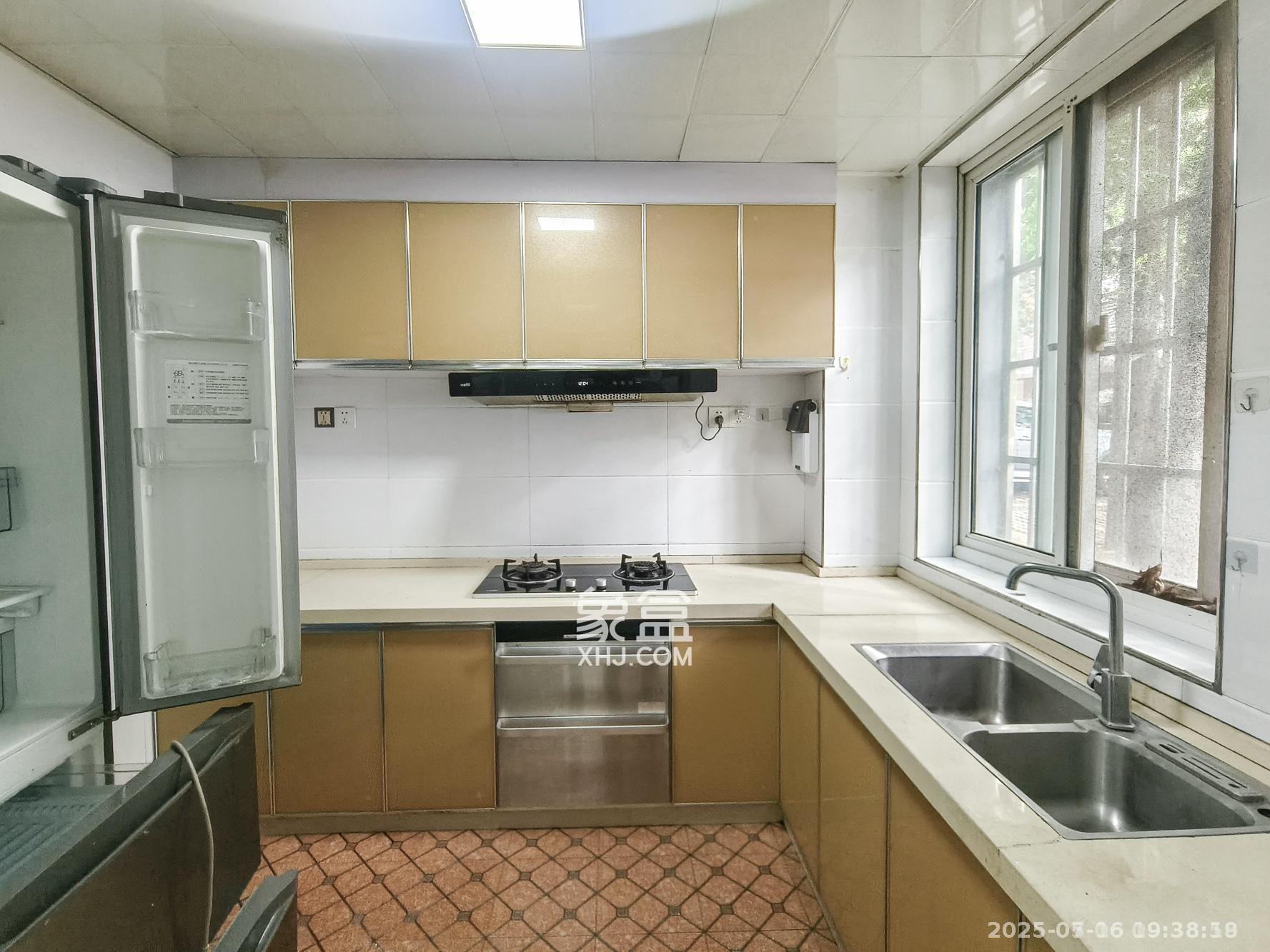 山水湾  3室2厅1卫    1900.0元/月 山水湾  3室2厅1卫    1900.0元/月室内图