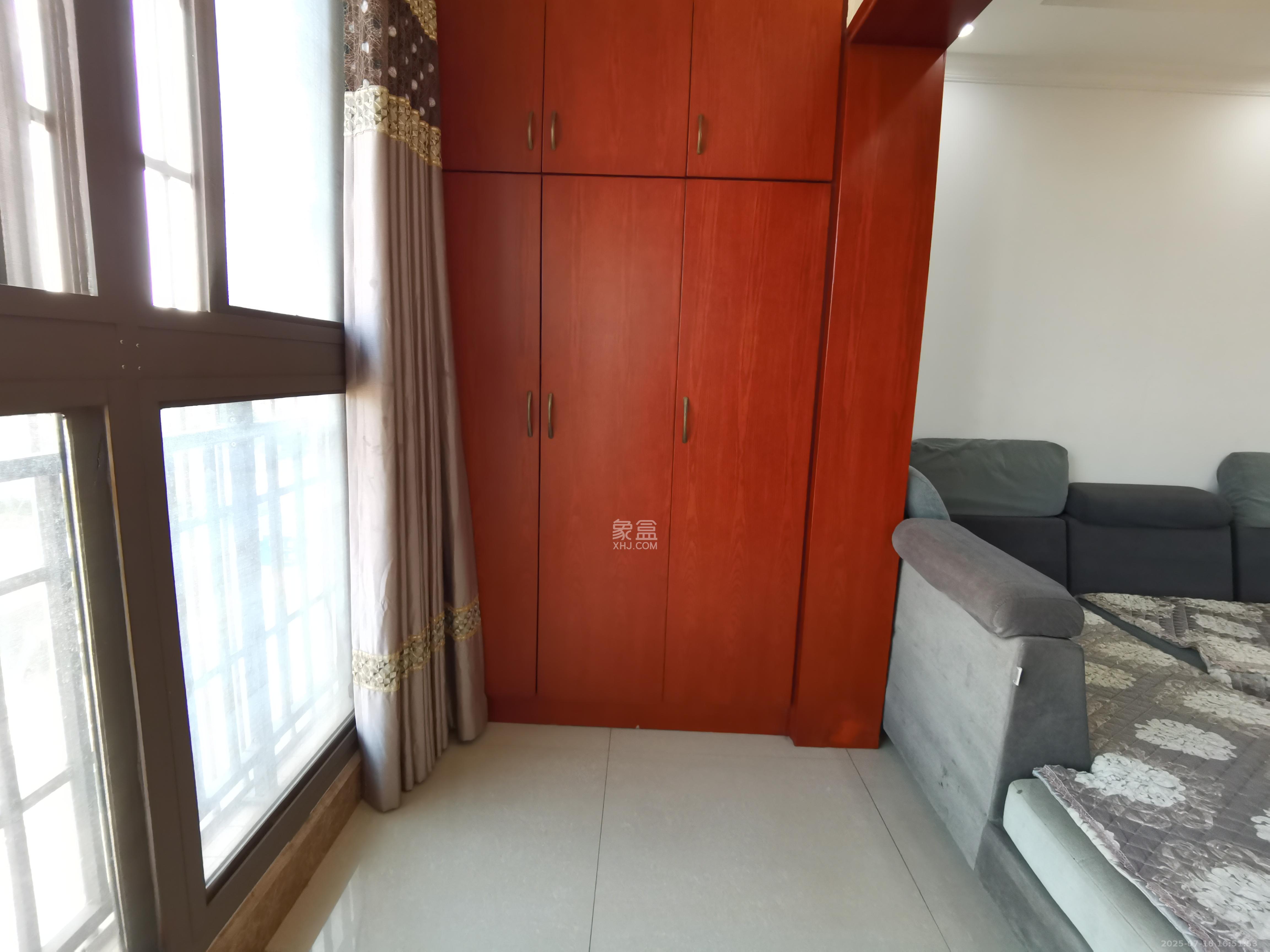 幸福庄园  3室2厅2卫   1600.00元/月室内图