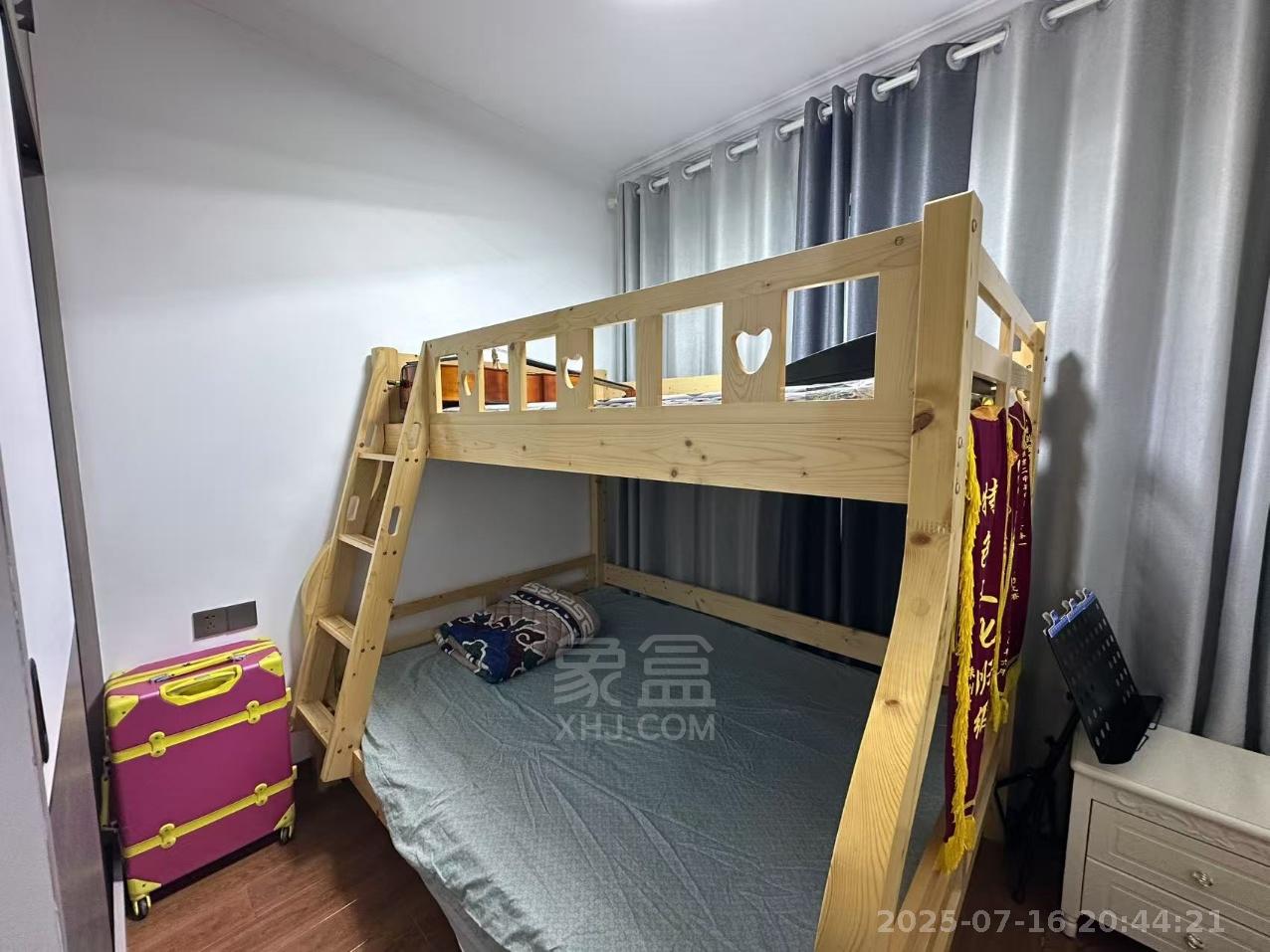 春藤小镇 4室2厅2卫 2100.0元/月 春藤小镇 4室2厅2卫 2100.0元/月室内图