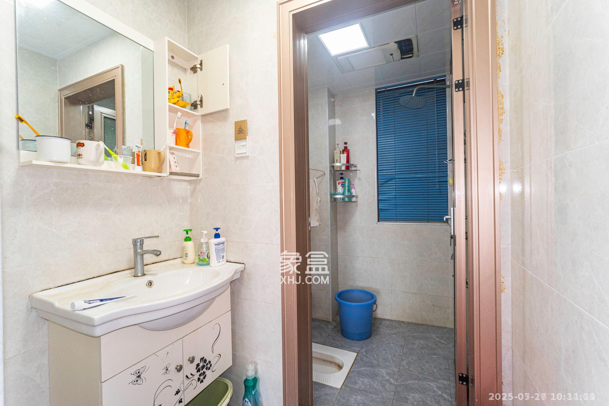 华润置地广场二期  3室2厅2卫   2100.00元/月室内图
