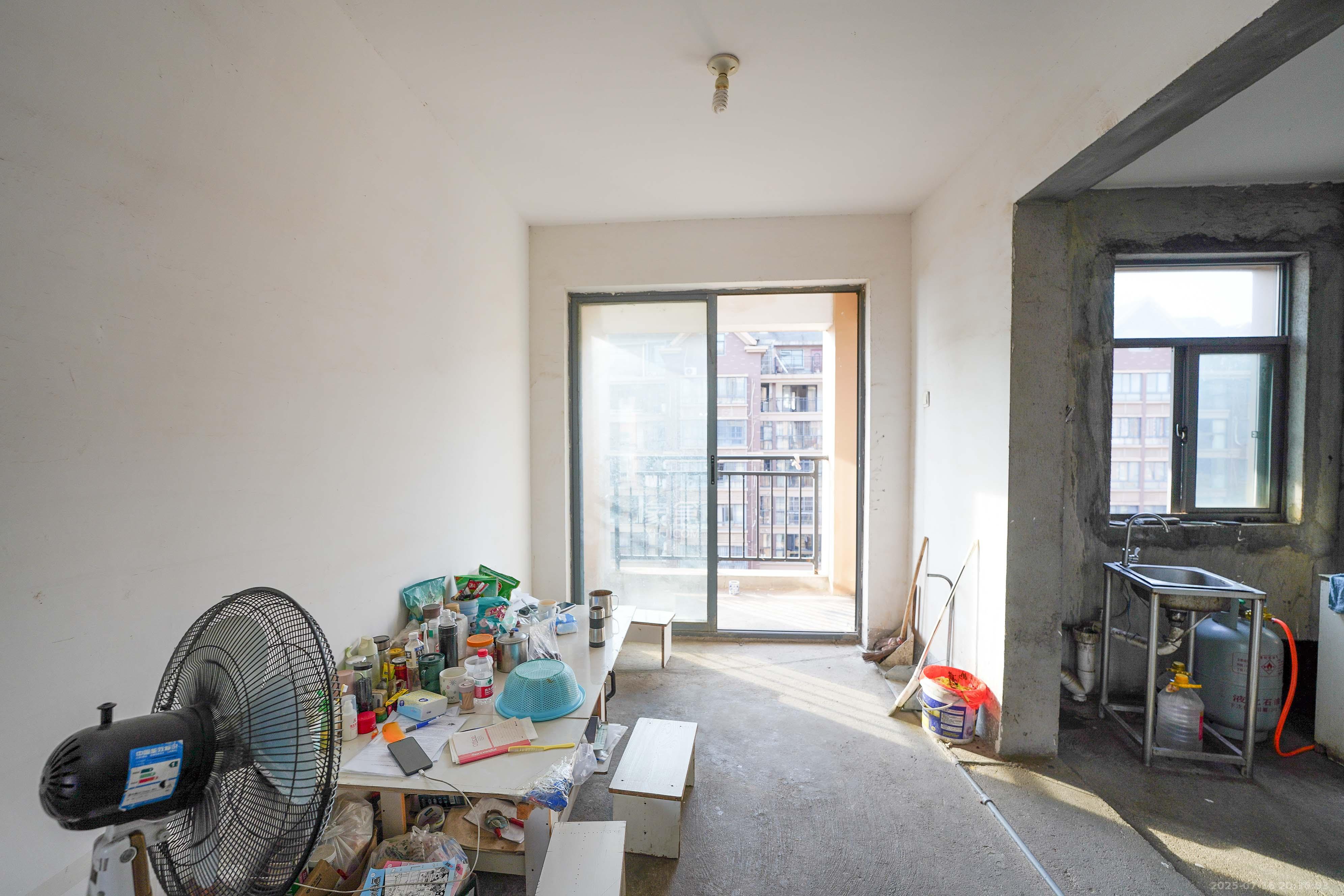 五矿格澜郡  3室2厅2卫    85.0万 五矿格澜郡  3室2厅2卫    85.0万客厅