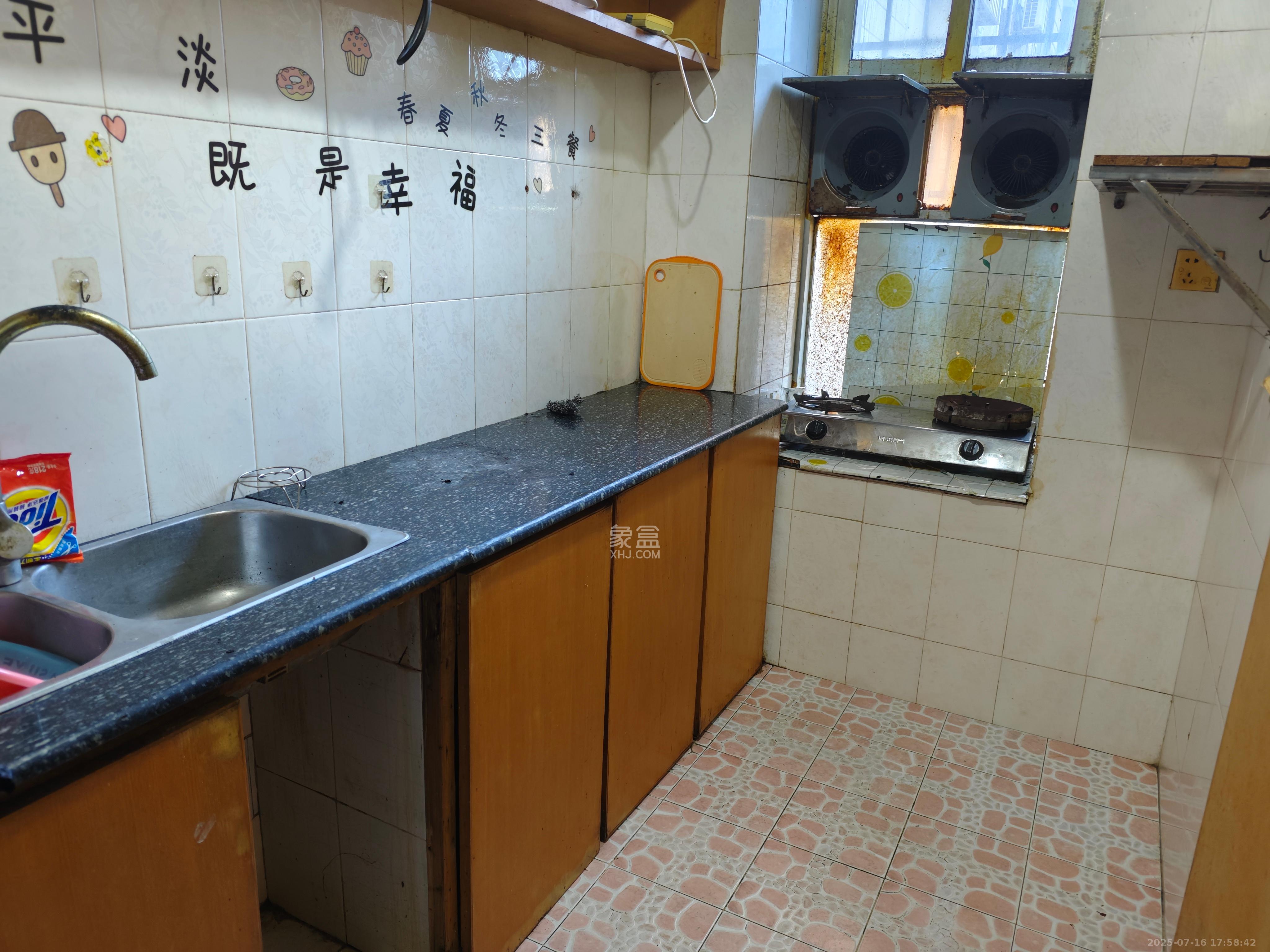 洞井商贸城  1室2厅2卫   1400.00元/月室内图