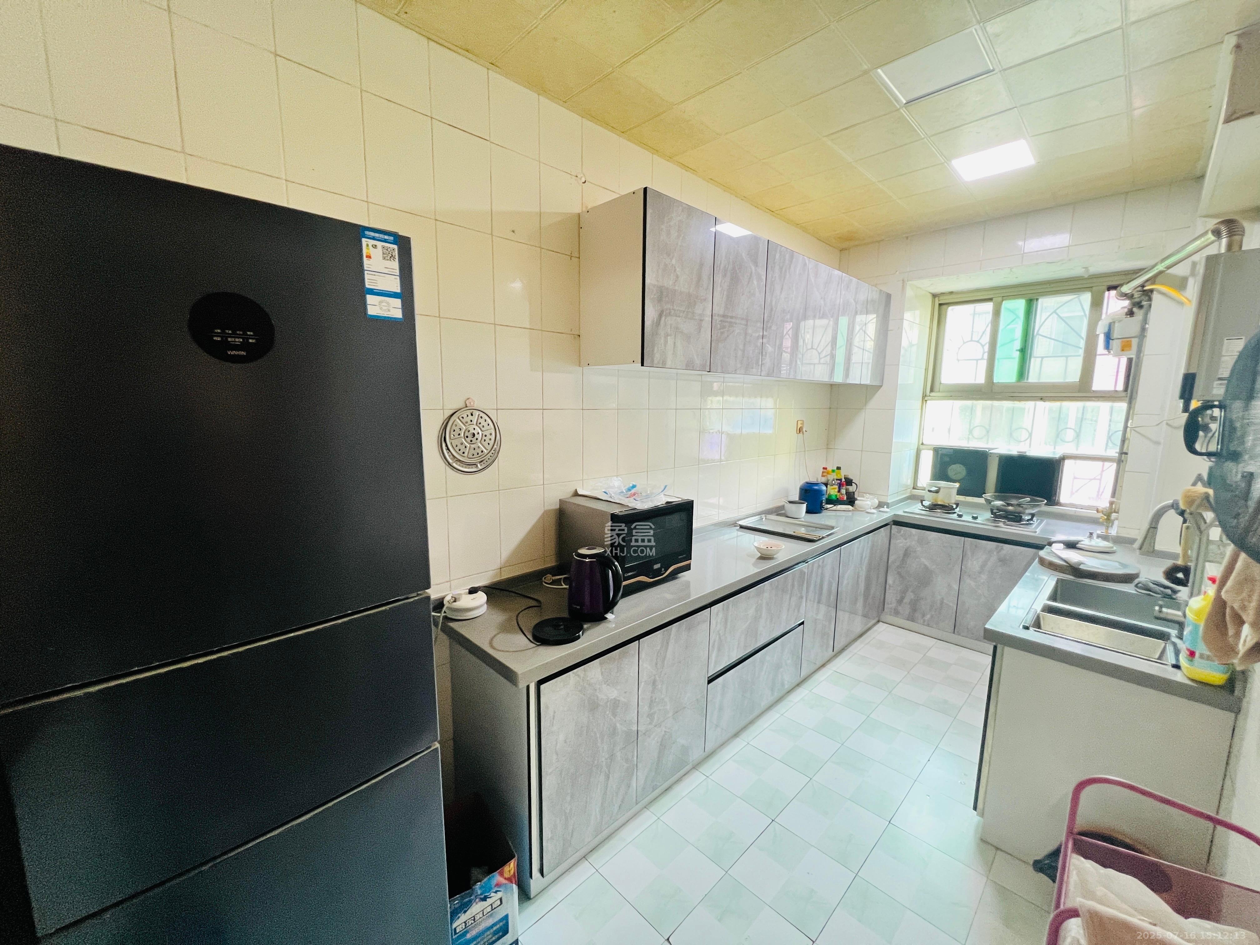 向东园社区(国税局宿舍) 3室2厅2卫 2600.0元/月 向东园社区(国税局宿舍) 3室2厅2卫 2600.0元/月室内图