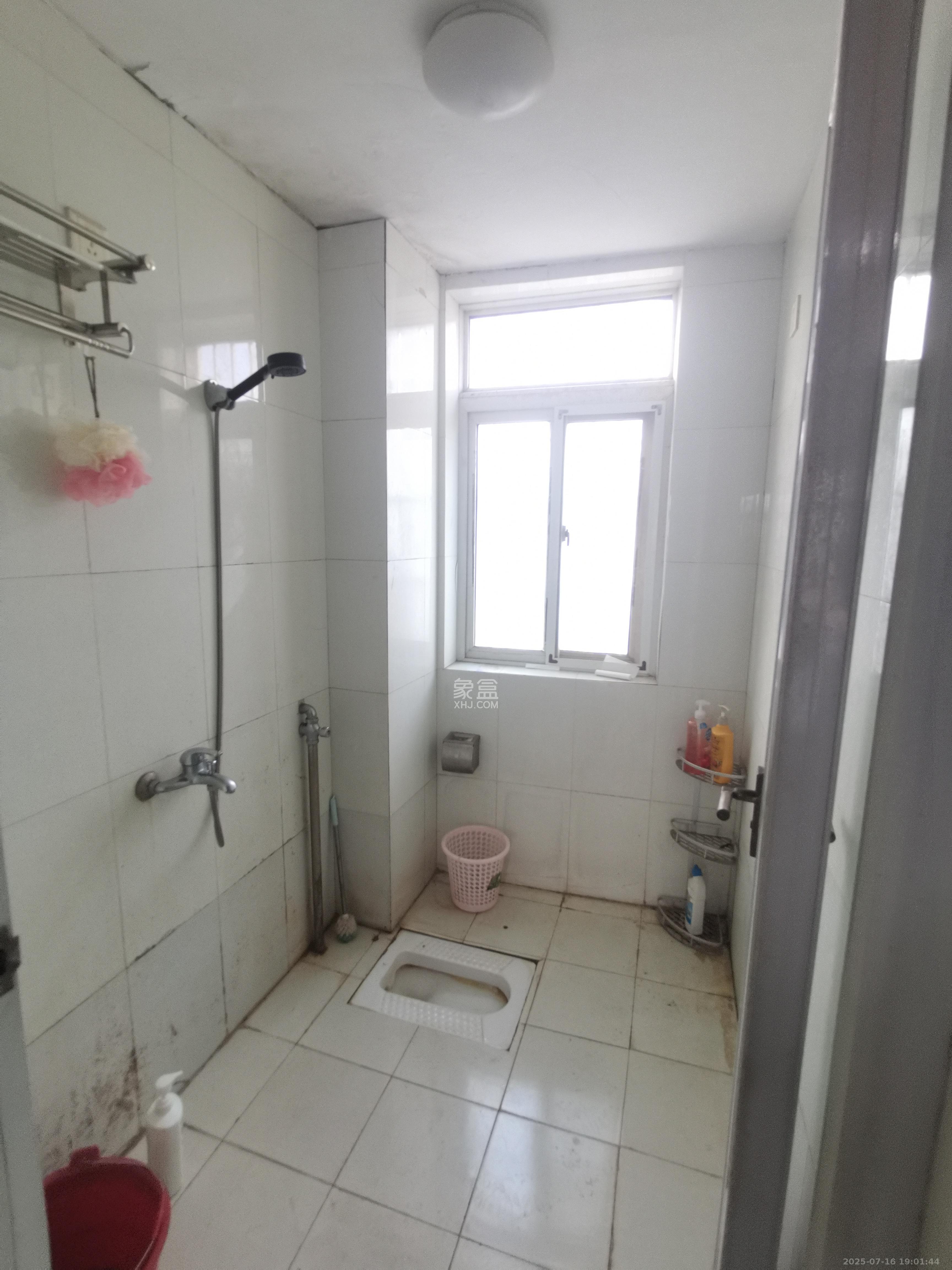 一品东庭  3室2厅1卫    2500.0元/月 一品东庭  3室2厅1卫    2500.0元/月室内图