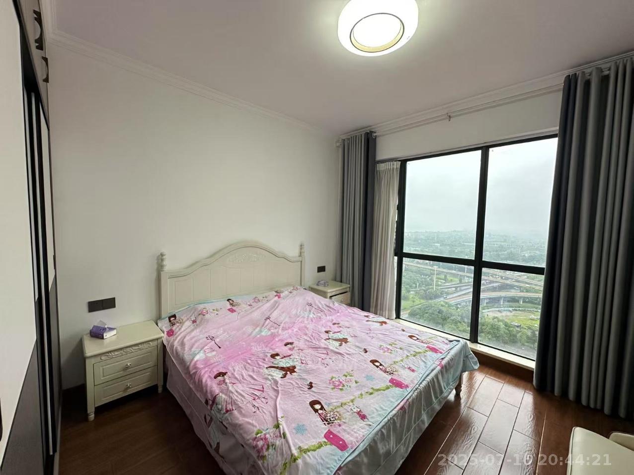 春藤小镇 4室2厅2卫 2100.0元/月 春藤小镇 4室2厅2卫 2100.0元/月室内图