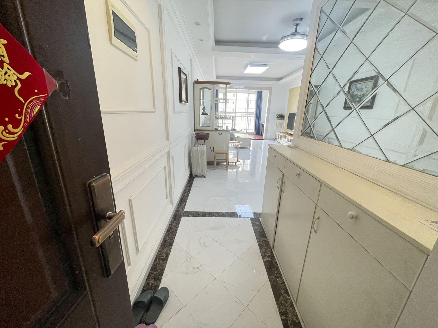 翡翠水城(住宅) 2室2厅1卫 130.0万 翡翠水城(住宅) 2室2厅1卫 130.0万客厅