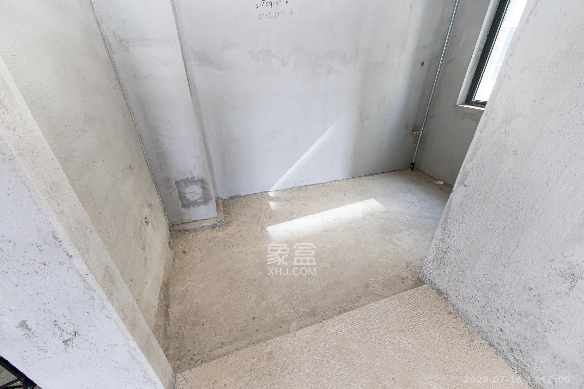 崇文名邸（学林西岸二期）  3室2厅2卫   96.00万厨房