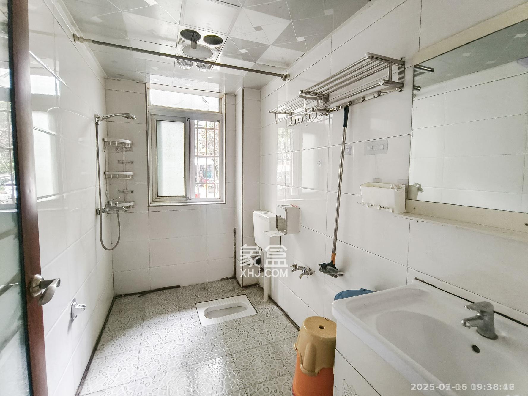 山水湾  3室2厅1卫    1900.0元/月 山水湾  3室2厅1卫    1900.0元/月室内图