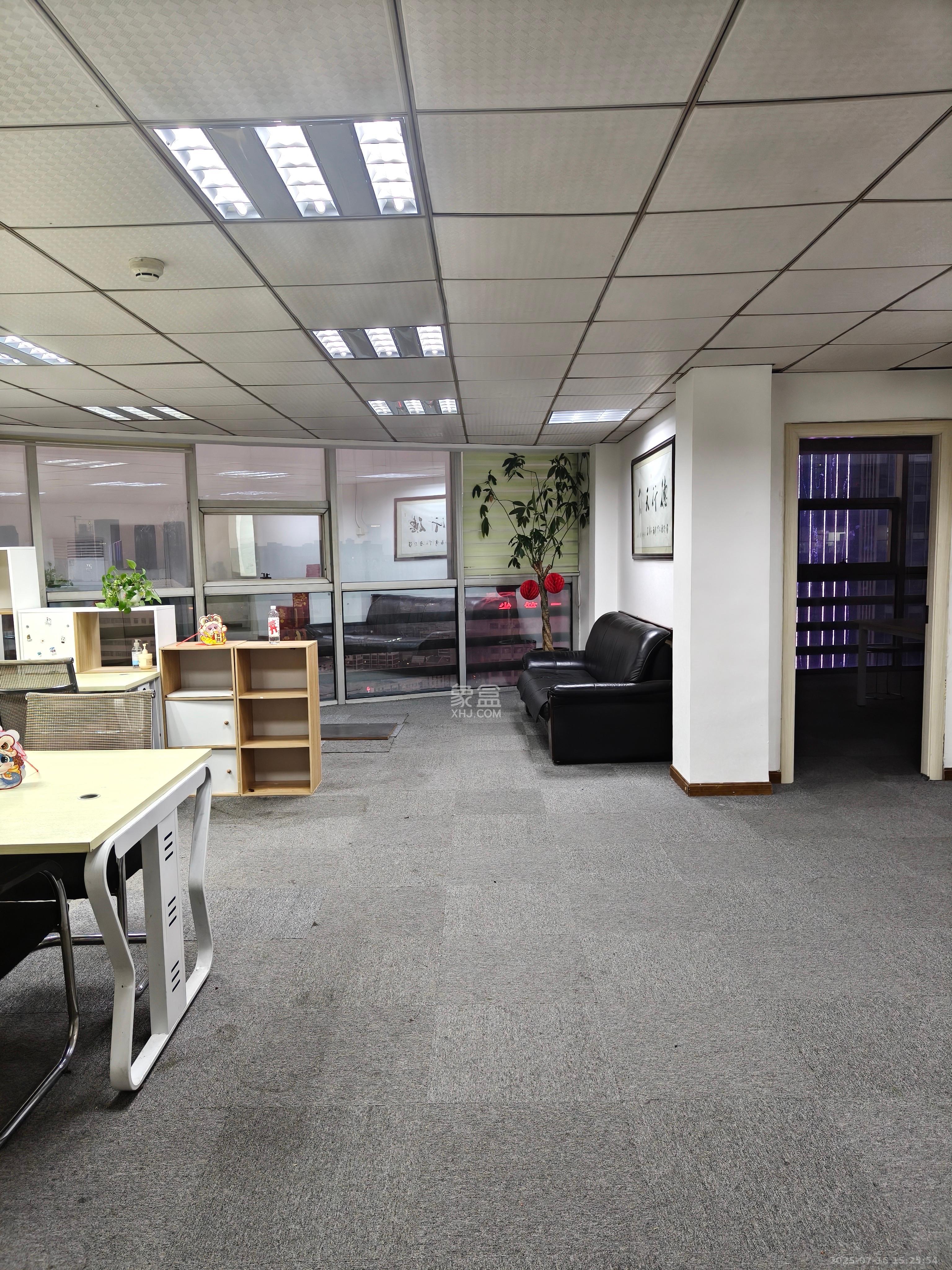 城市快线(新建大厦) 2室1厅1卫 5000.0元/月 城市快线(新建大厦) 2室1厅1卫 5000.0元/月室内图