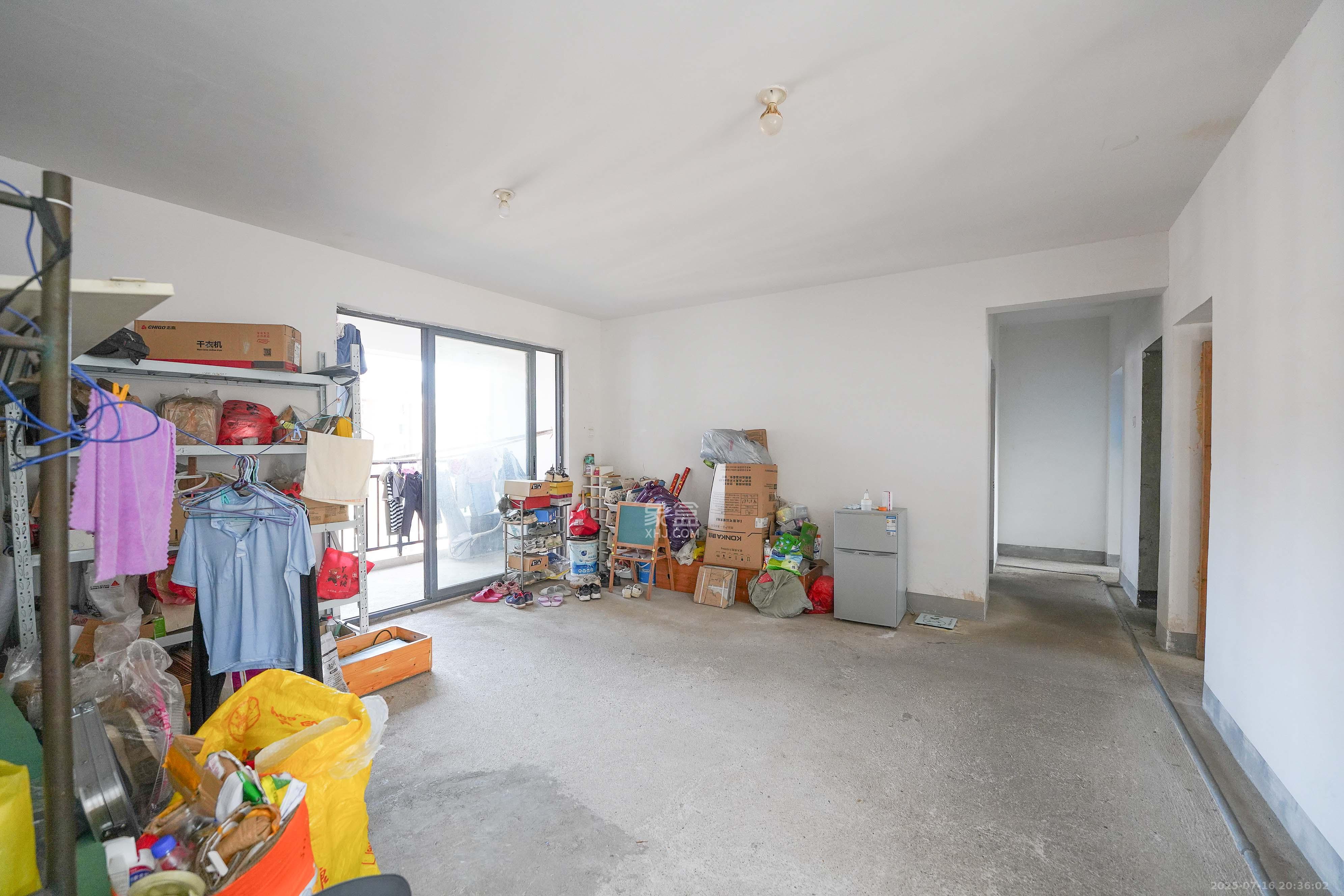 五矿格澜郡  3室2厅2卫    85.0万 五矿格澜郡  3室2厅2卫    85.0万客厅