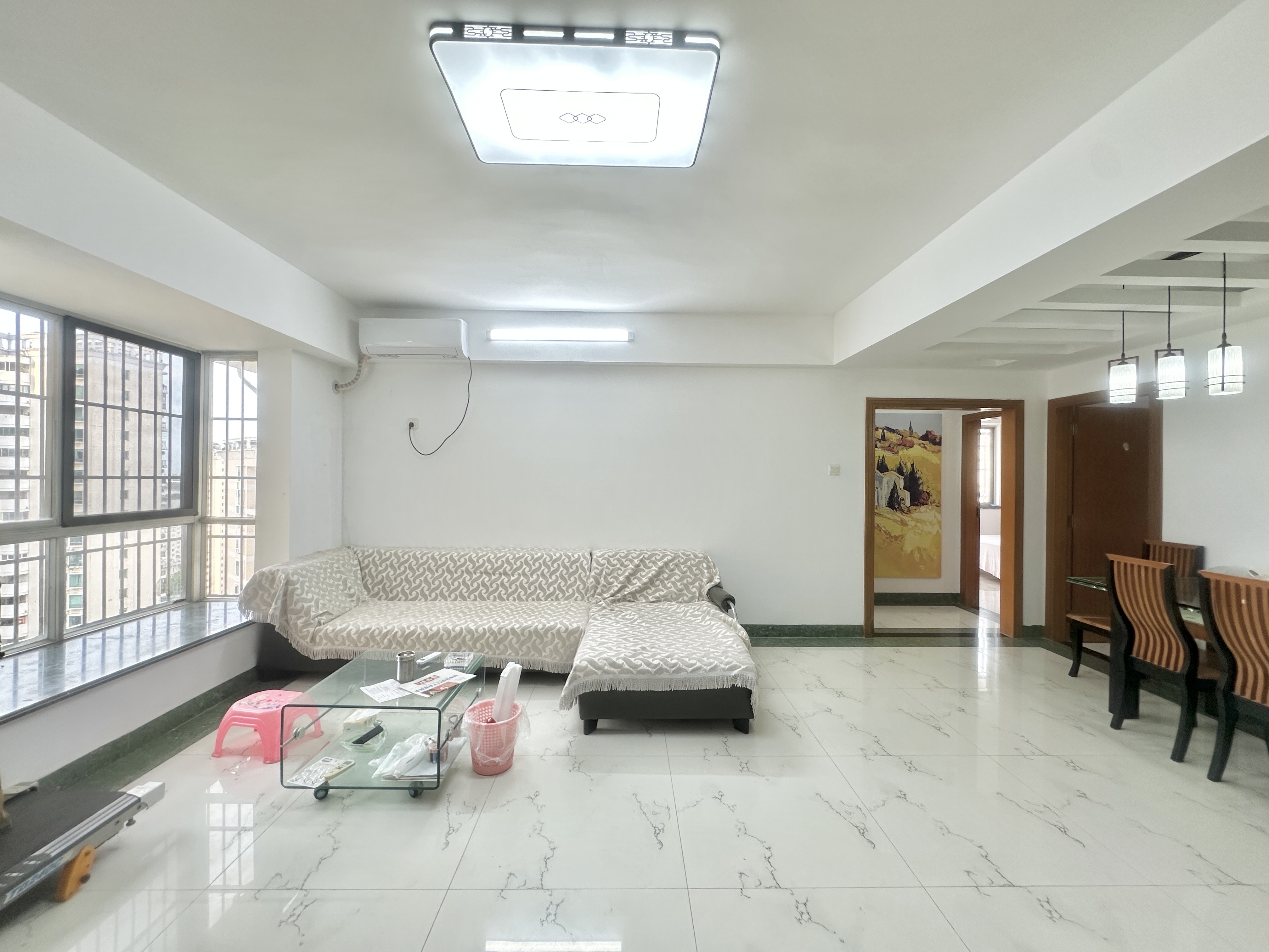 金山广场 3室2厅2卫 110.0万 金山广场 3室2厅2卫 110.0万客厅