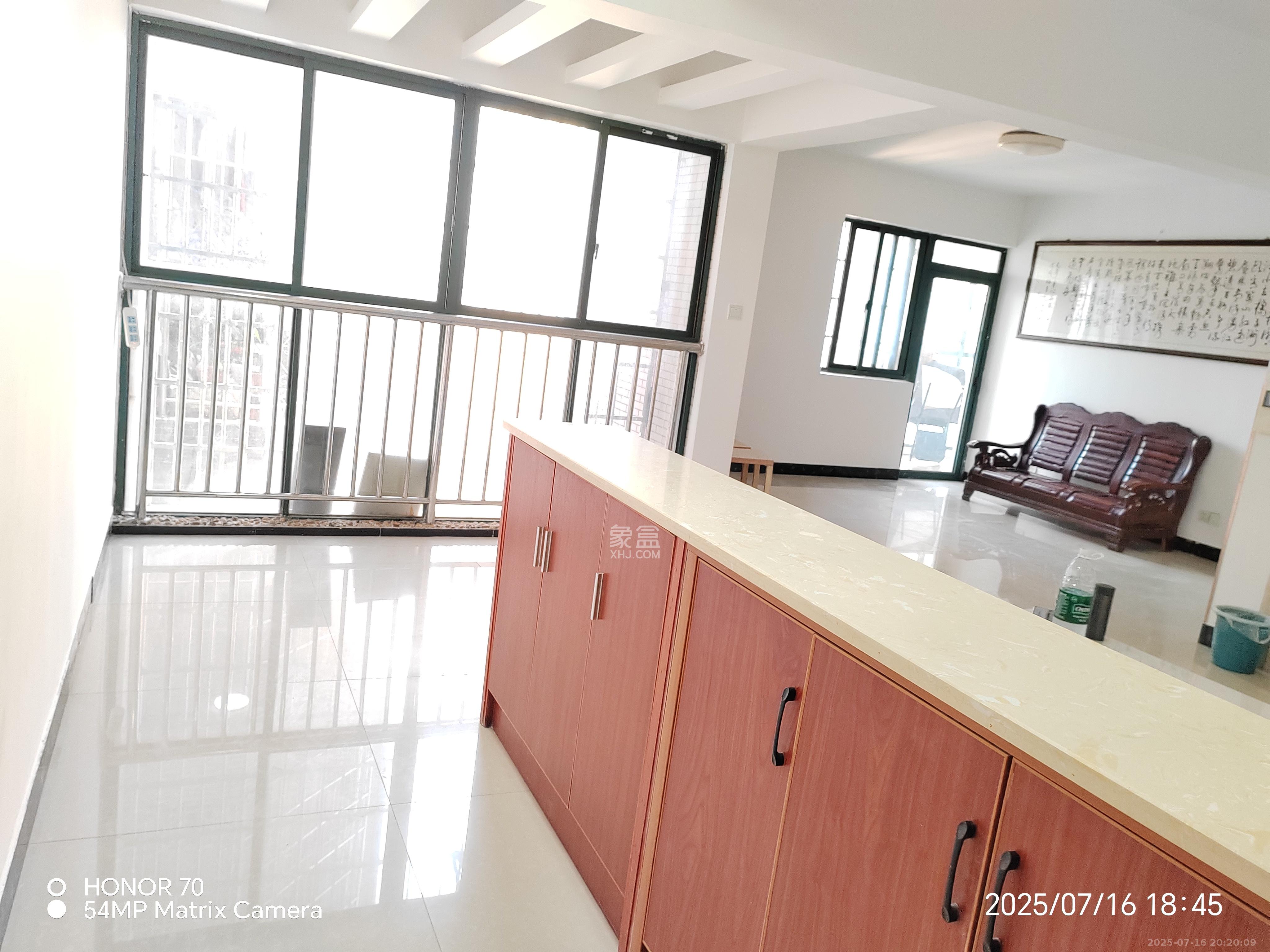 华天LOHO小镇 3室2厅2卫 1600.0元/月 华天LOHO小镇 3室2厅2卫 1600.0元/月室内图