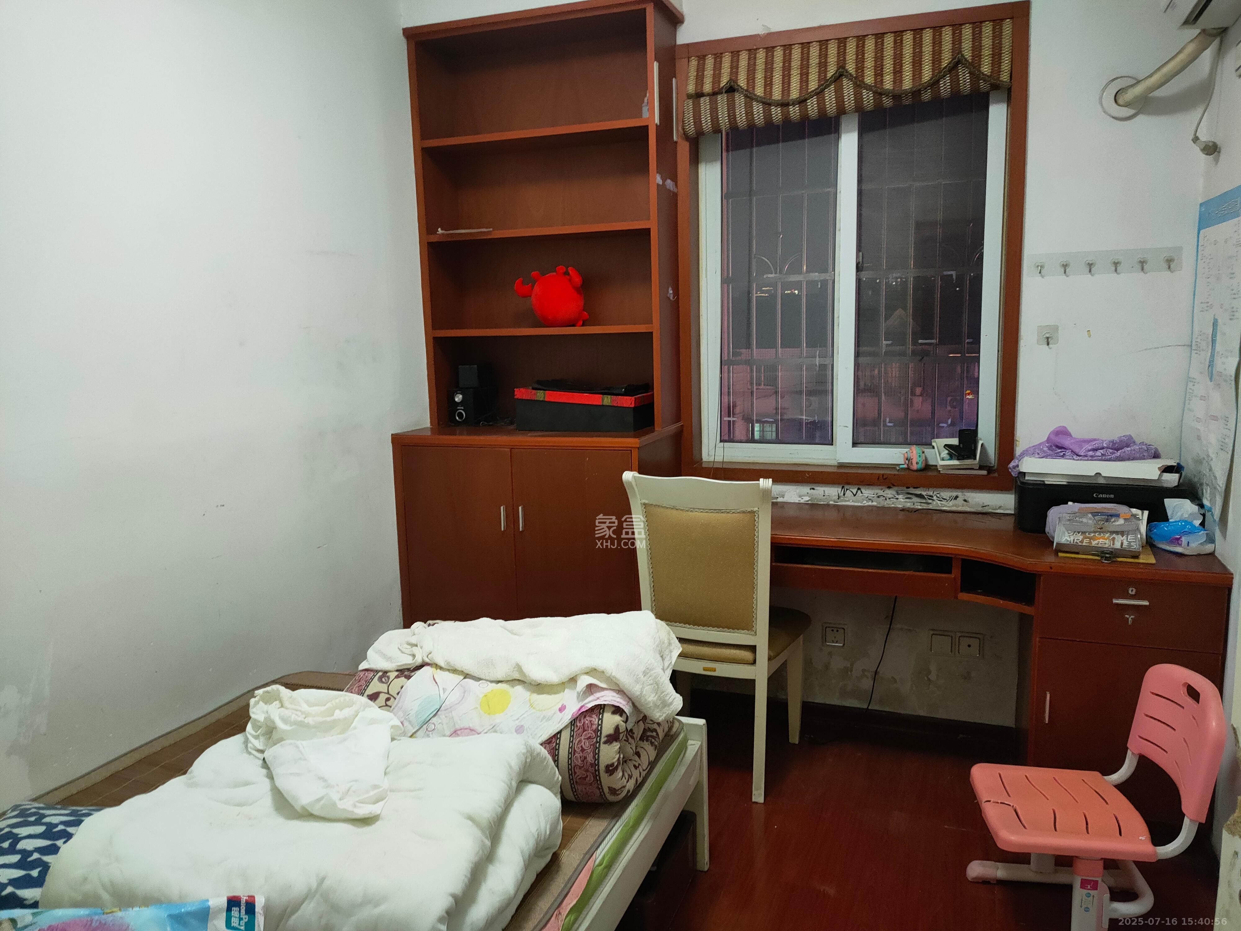 一品东庭  3室2厅2卫   2600.00元/月室内图