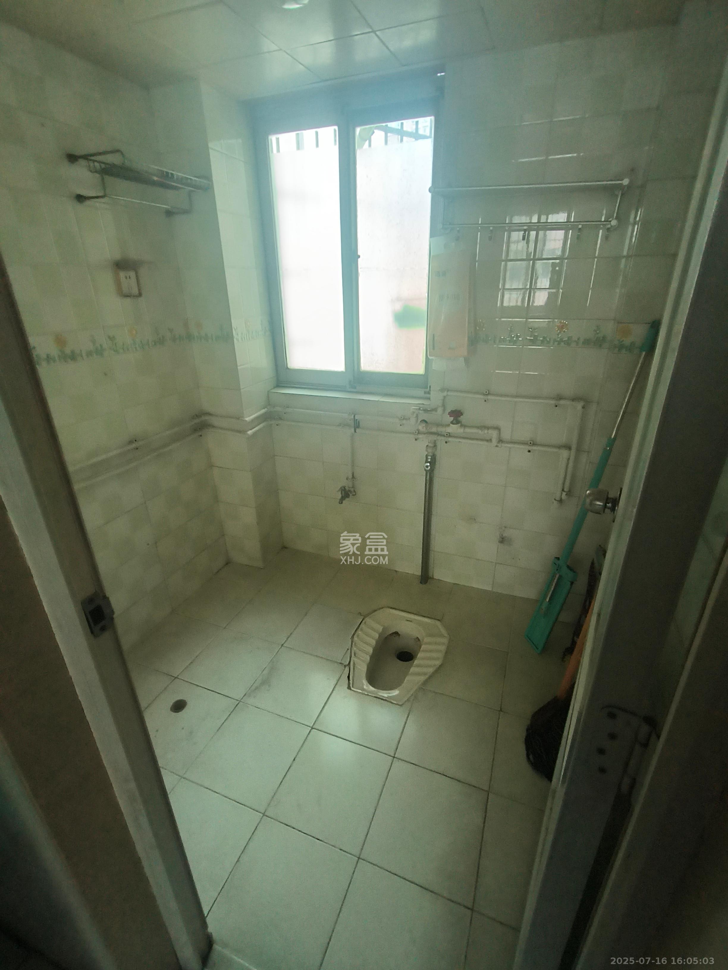 咸嘉新村嘉明苑  3室2厅2卫    2100.0元/月室内图