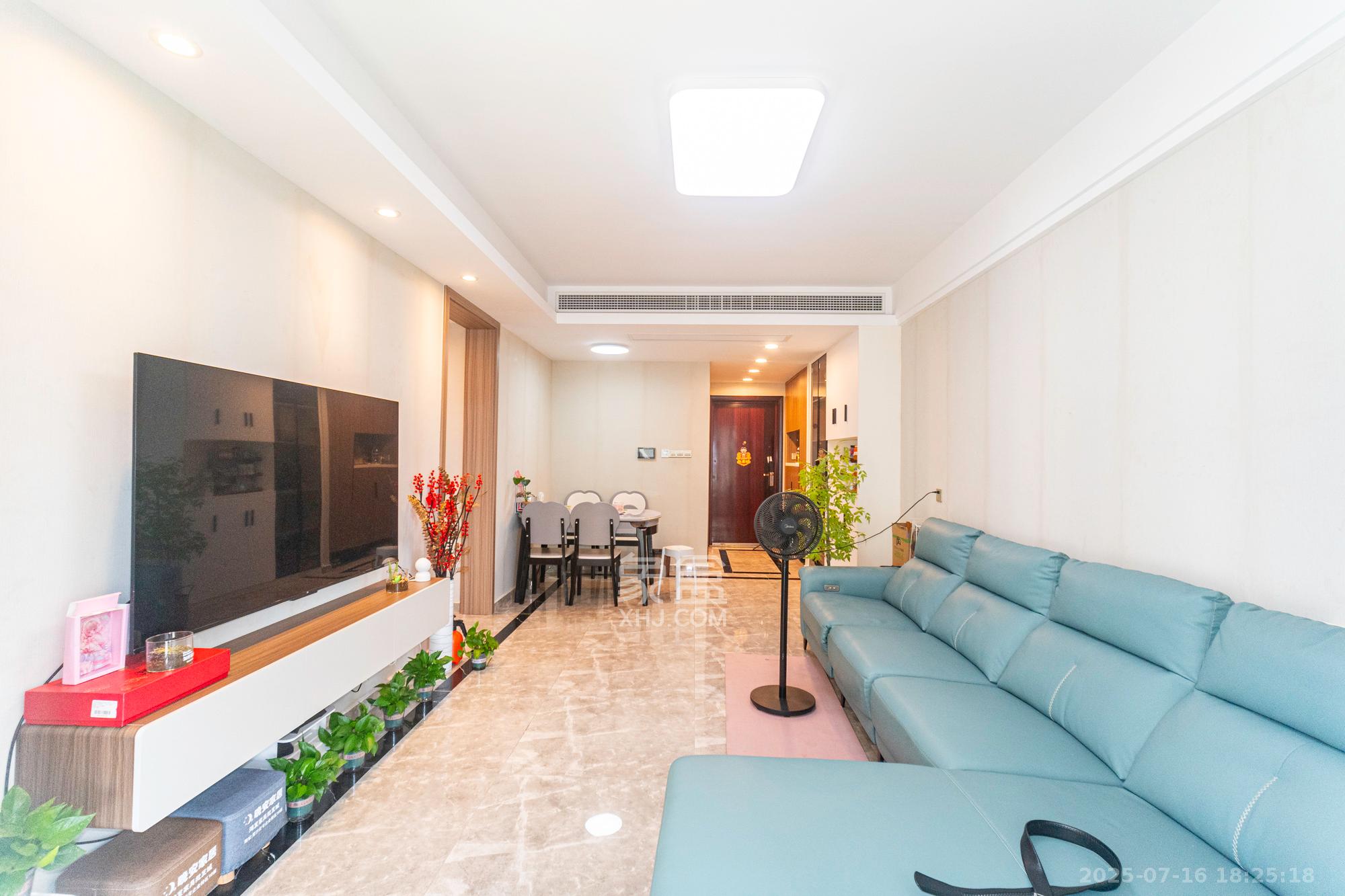 华远碧桂园海蓝城 3室2厅2卫 70.0万 华远碧桂园海蓝城 3室2厅2卫 70.0万客厅