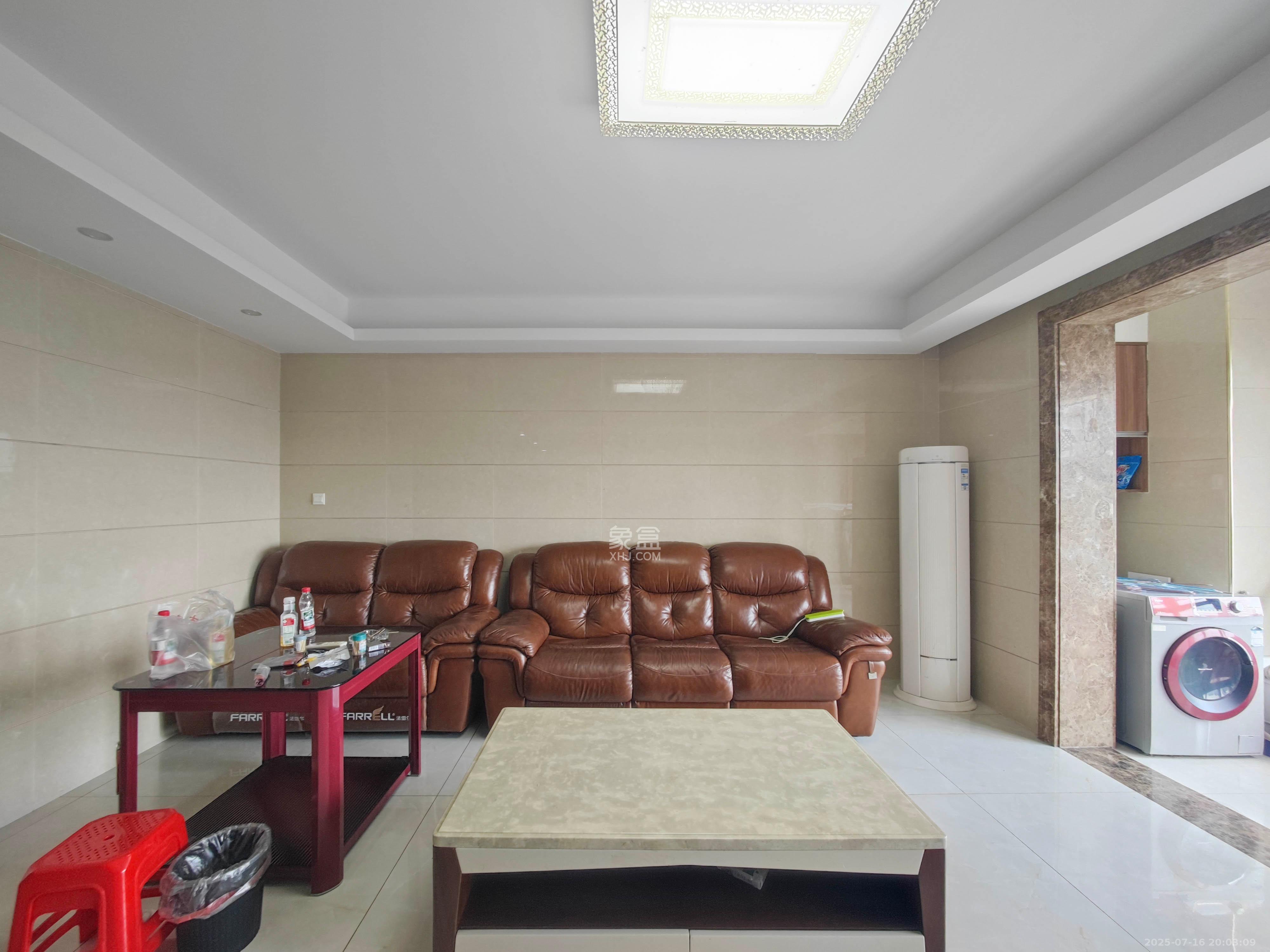 五矿万境水岸二期(五矿万境水岸和苑) 3室2厅2卫 179.0万 五矿万境水岸二期(五矿万境水岸和苑) 3室2厅2卫 179.0万客厅