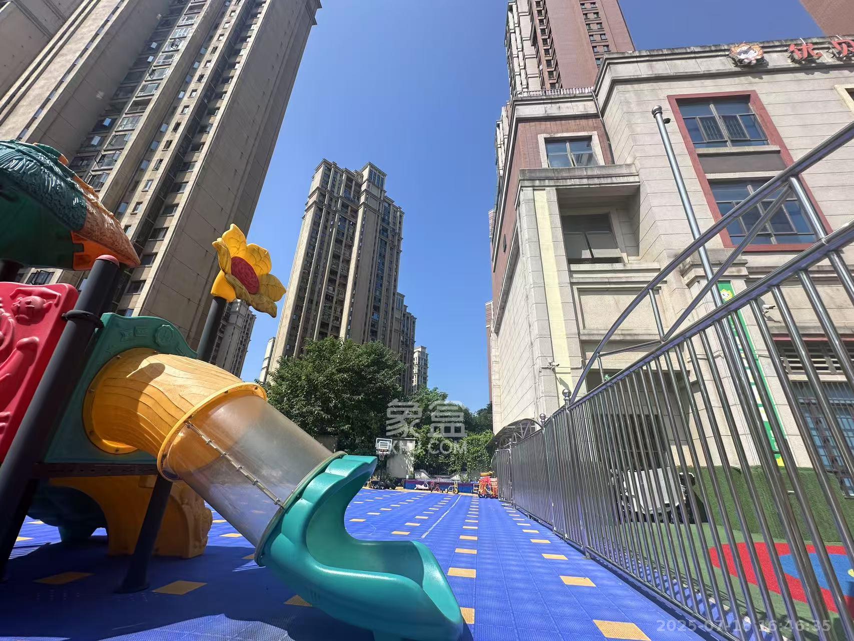 绿地海外滩一期   71.84㎡      42000.0元/月小区图