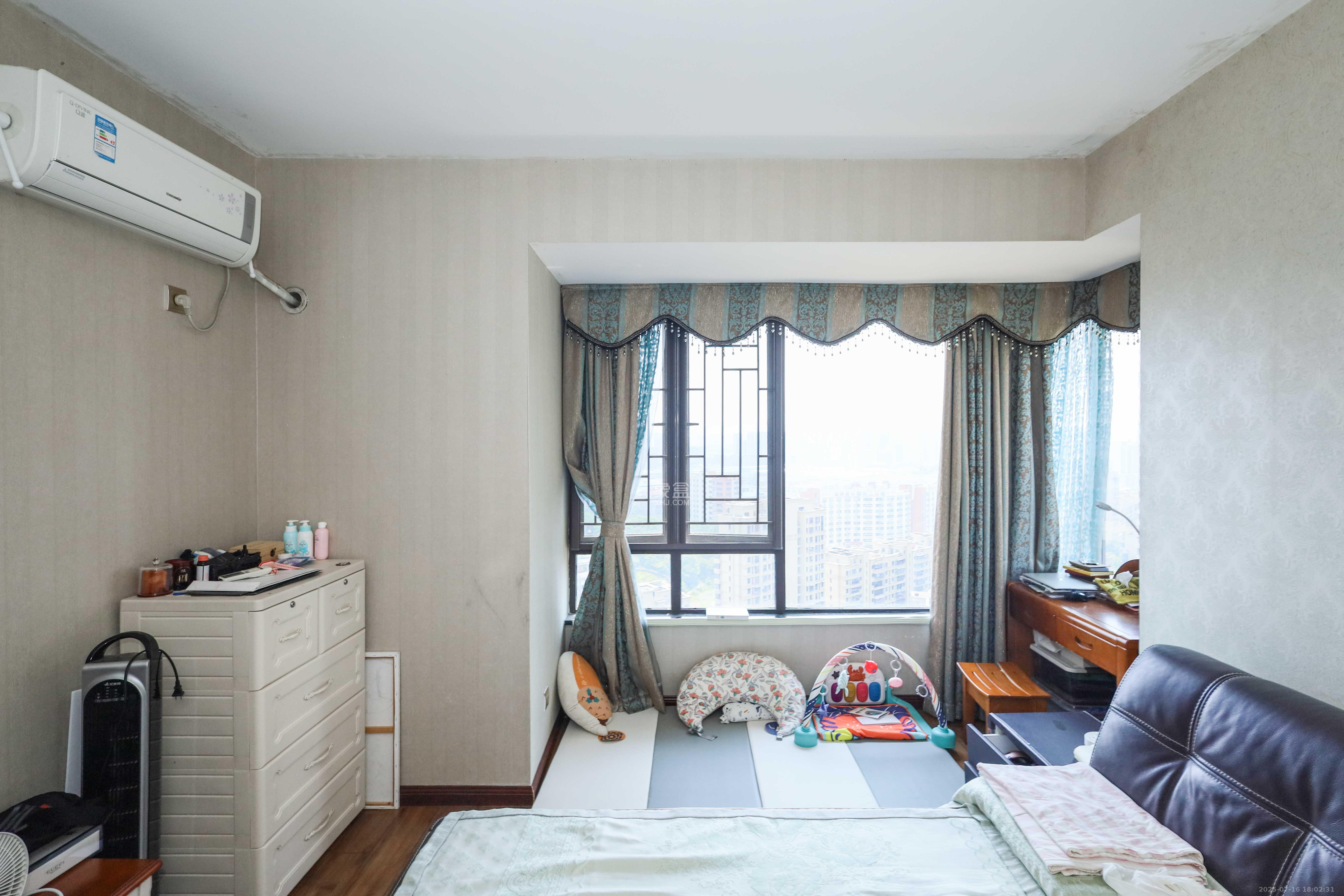 保利麓谷林语F区  3室2厅1卫    105.0万卧室