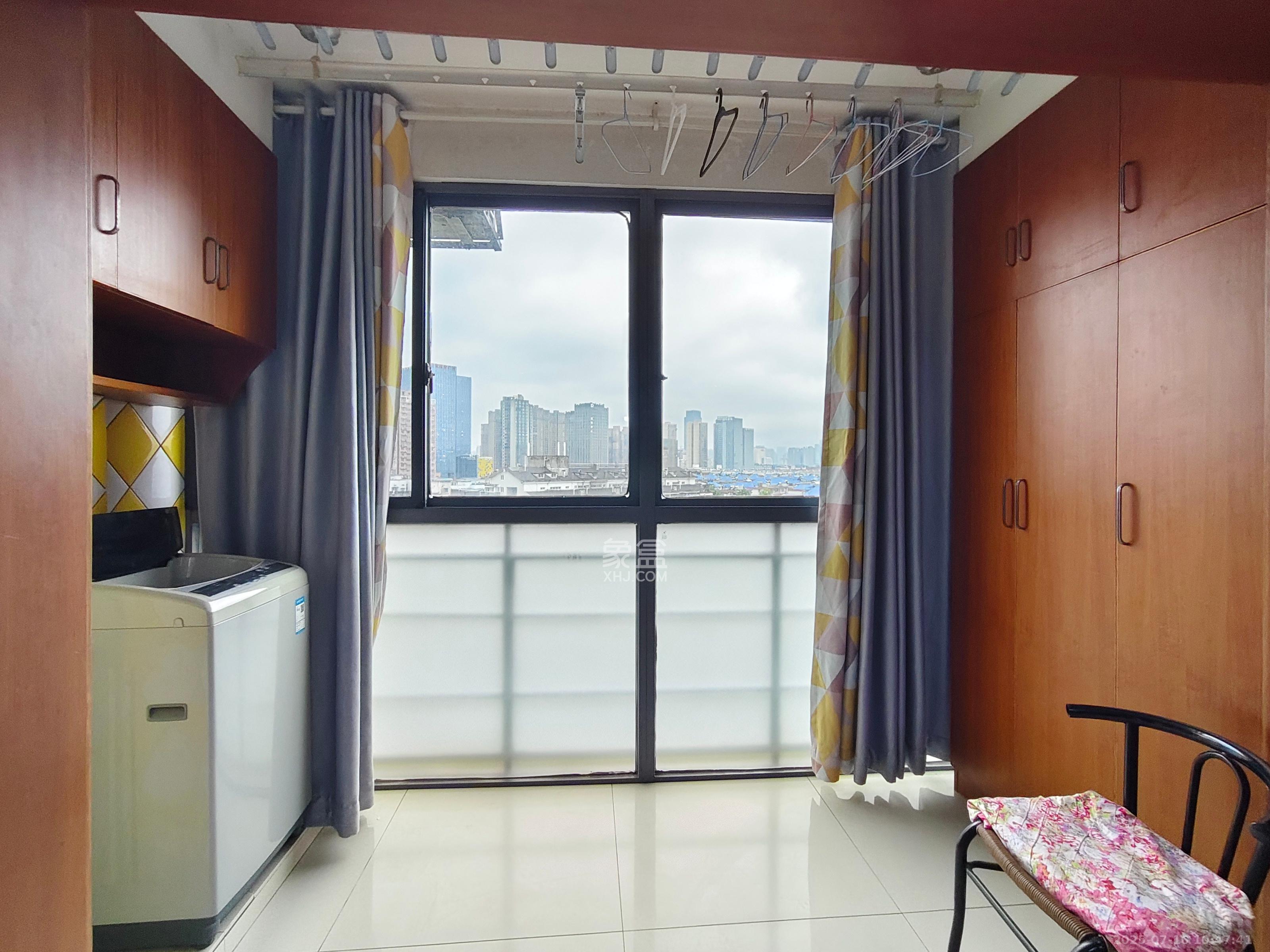 银港水晶城  2室2厅1卫   2300.00元/月室内图