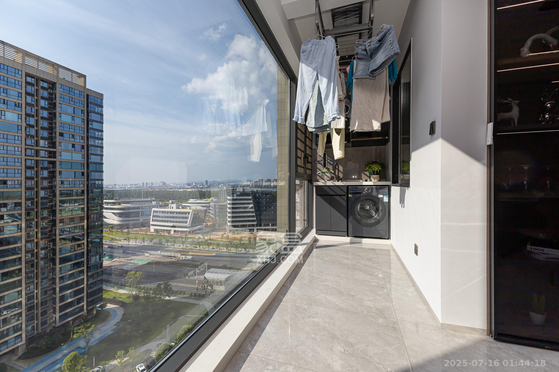 润和湘江天地E区  4室2厅3卫    225.0万 润和湘江天地E区  4室2厅3卫    225.0万阳台