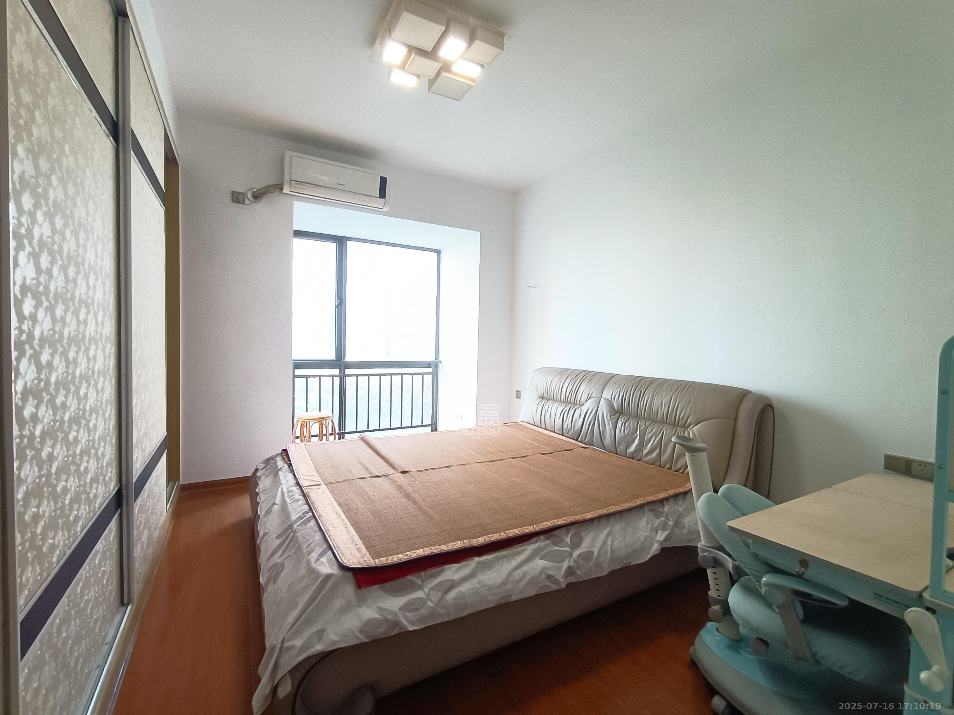 旭辉华庭  4室2厅2卫   2200.00元/月室内图