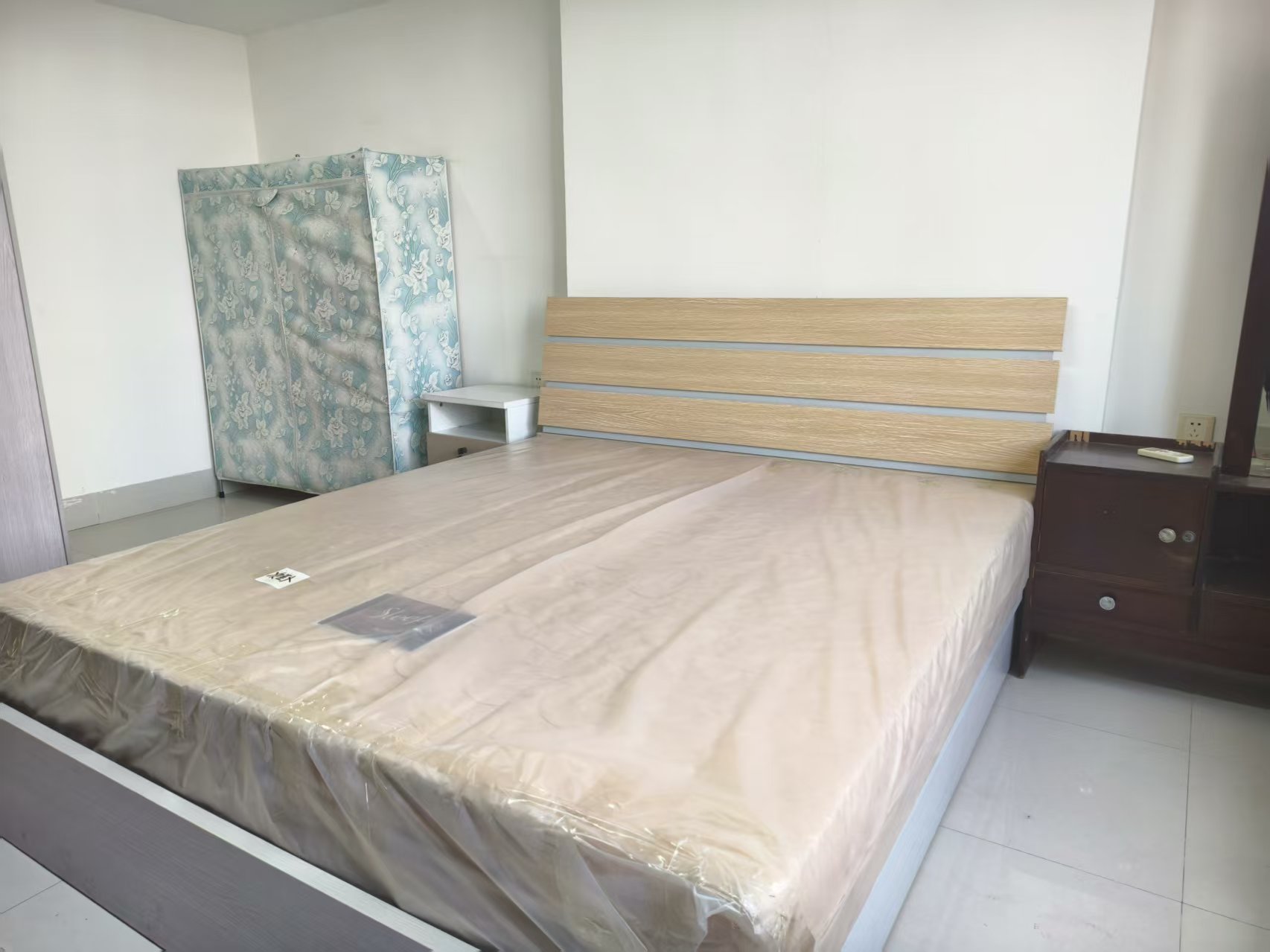 南宝小汽车修理厂宿舍  3室2厅2卫   2300.00元/月室内图