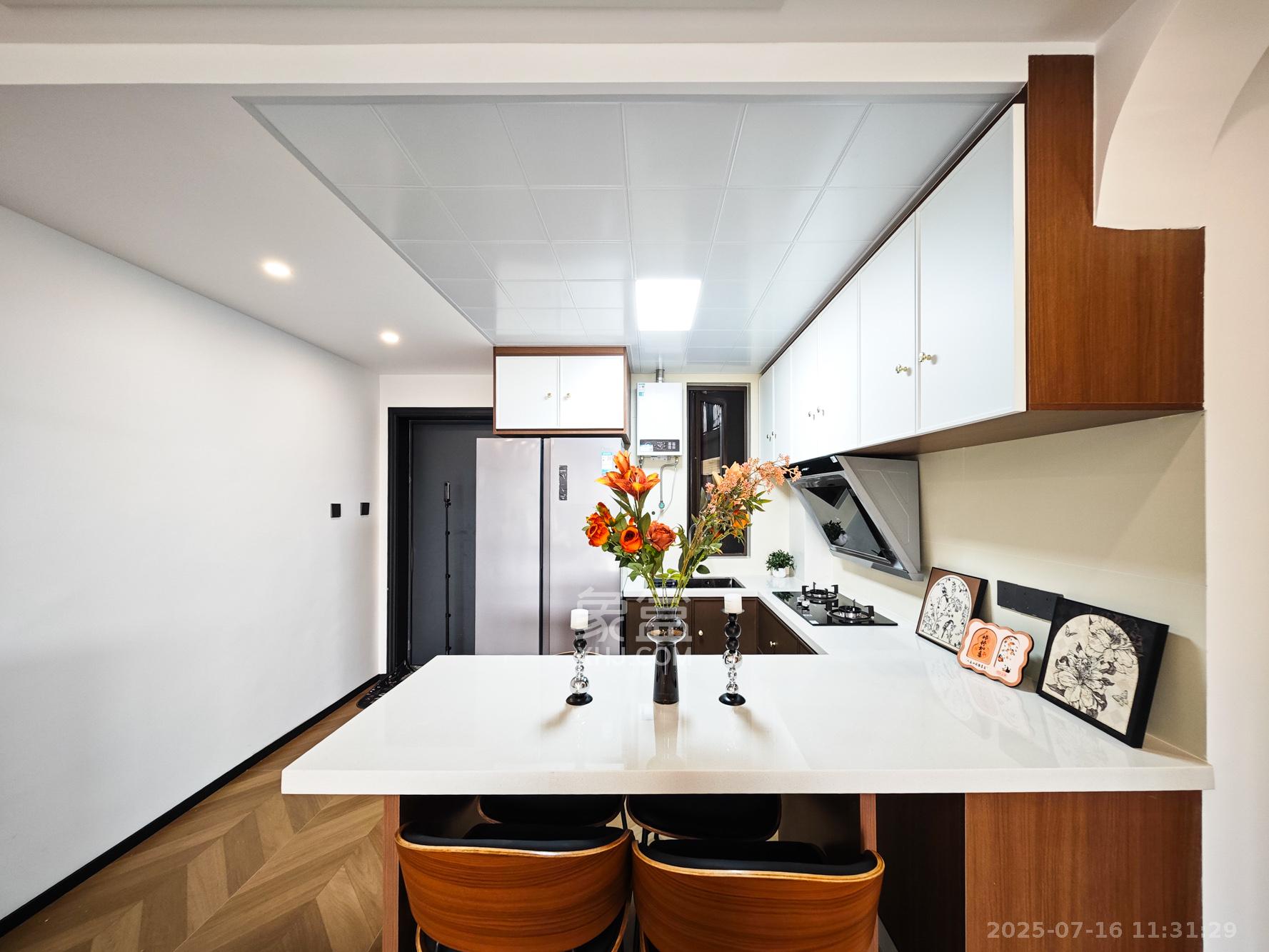 卓越青竹湖  4室2厅3卫    72.8万 卓越青竹湖  4室2厅3卫    72.8万客厅