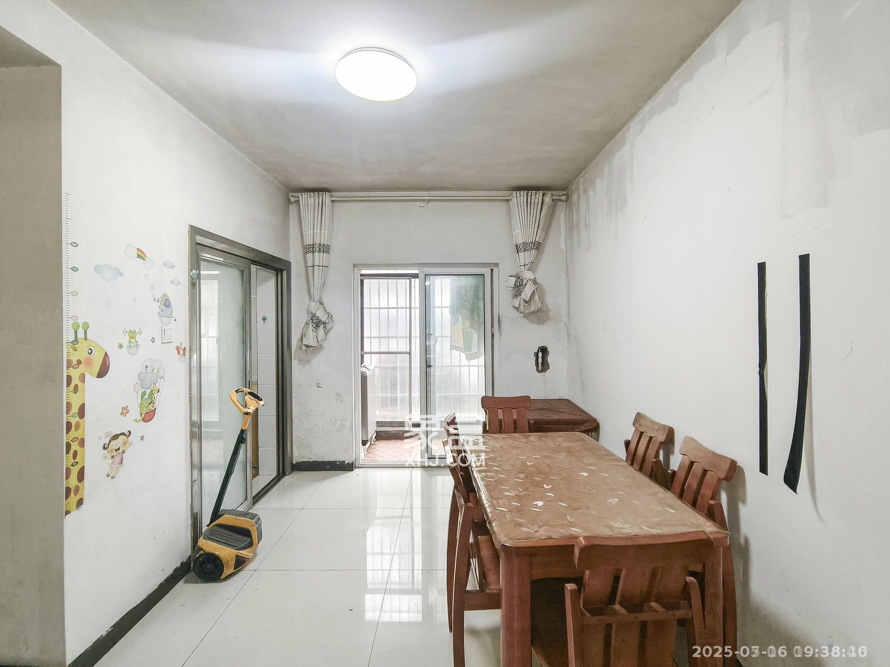 山水湾  3室2厅1卫    1900.0元/月 山水湾  3室2厅1卫    1900.0元/月室内图