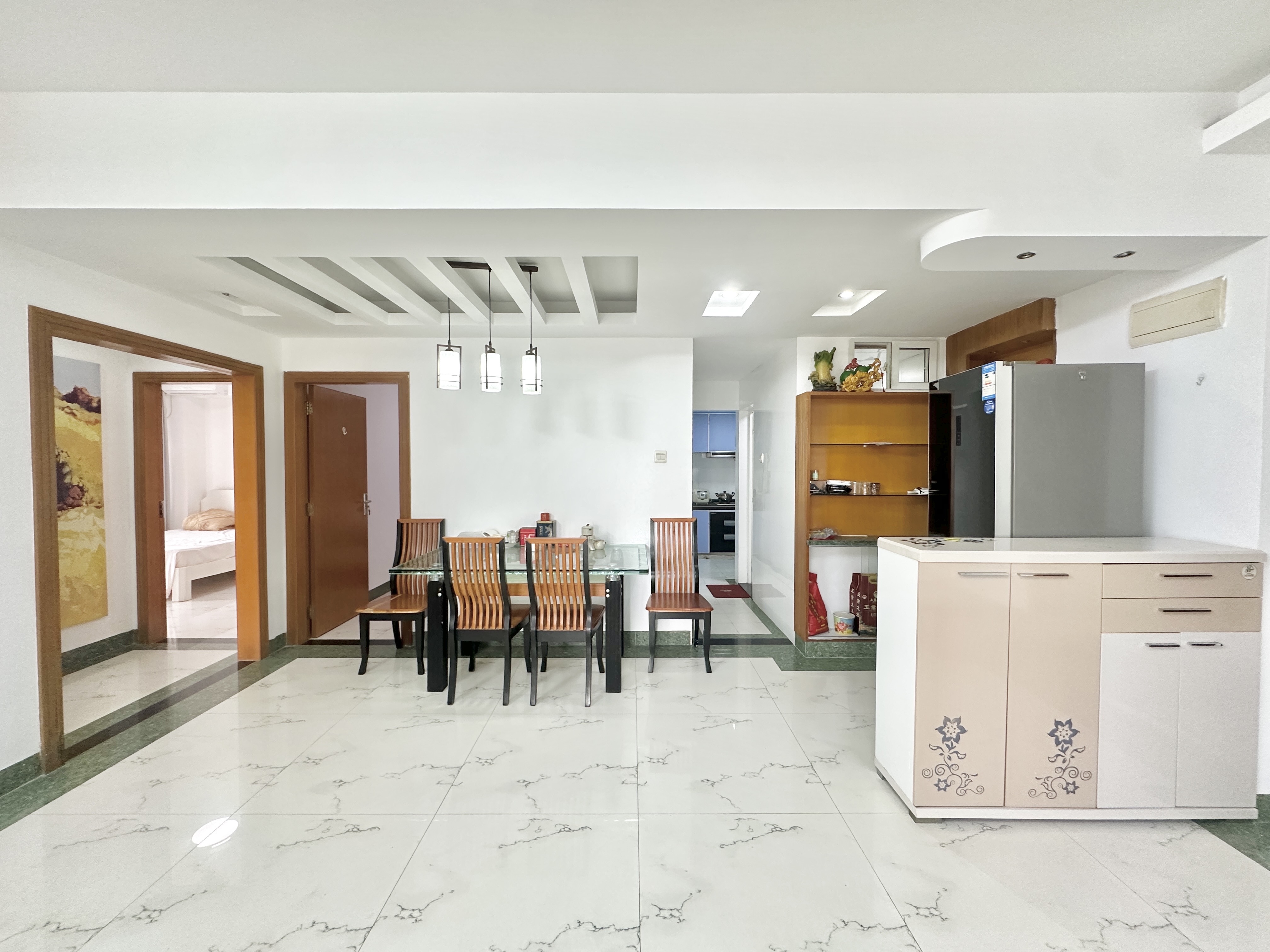 金山广场 3室2厅2卫 110.0万 金山广场 3室2厅2卫 110.0万客厅