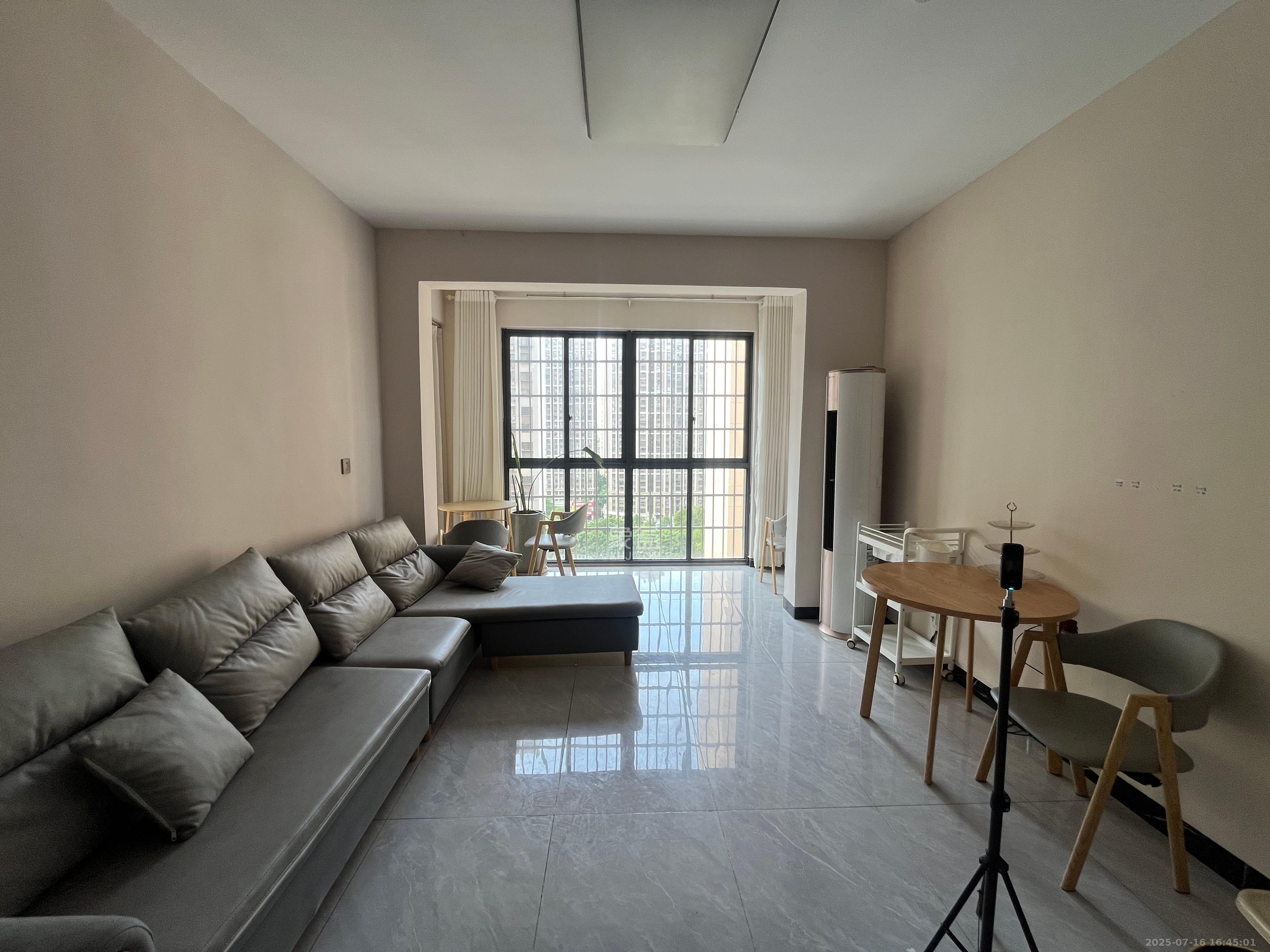 嘉荣苑  3室2厅2卫    2600.0元/月 嘉荣苑  3室2厅2卫    2600.0元/月室内图