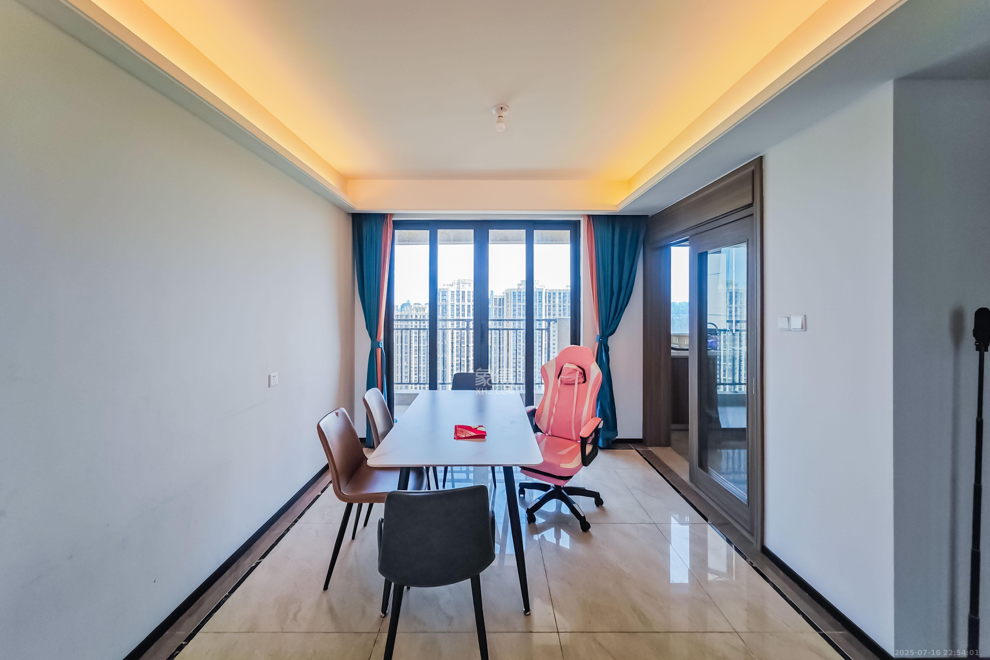 保利茉莉公馆 4室2厅2卫 158.0万 保利茉莉公馆 4室2厅2卫 158.0万客厅