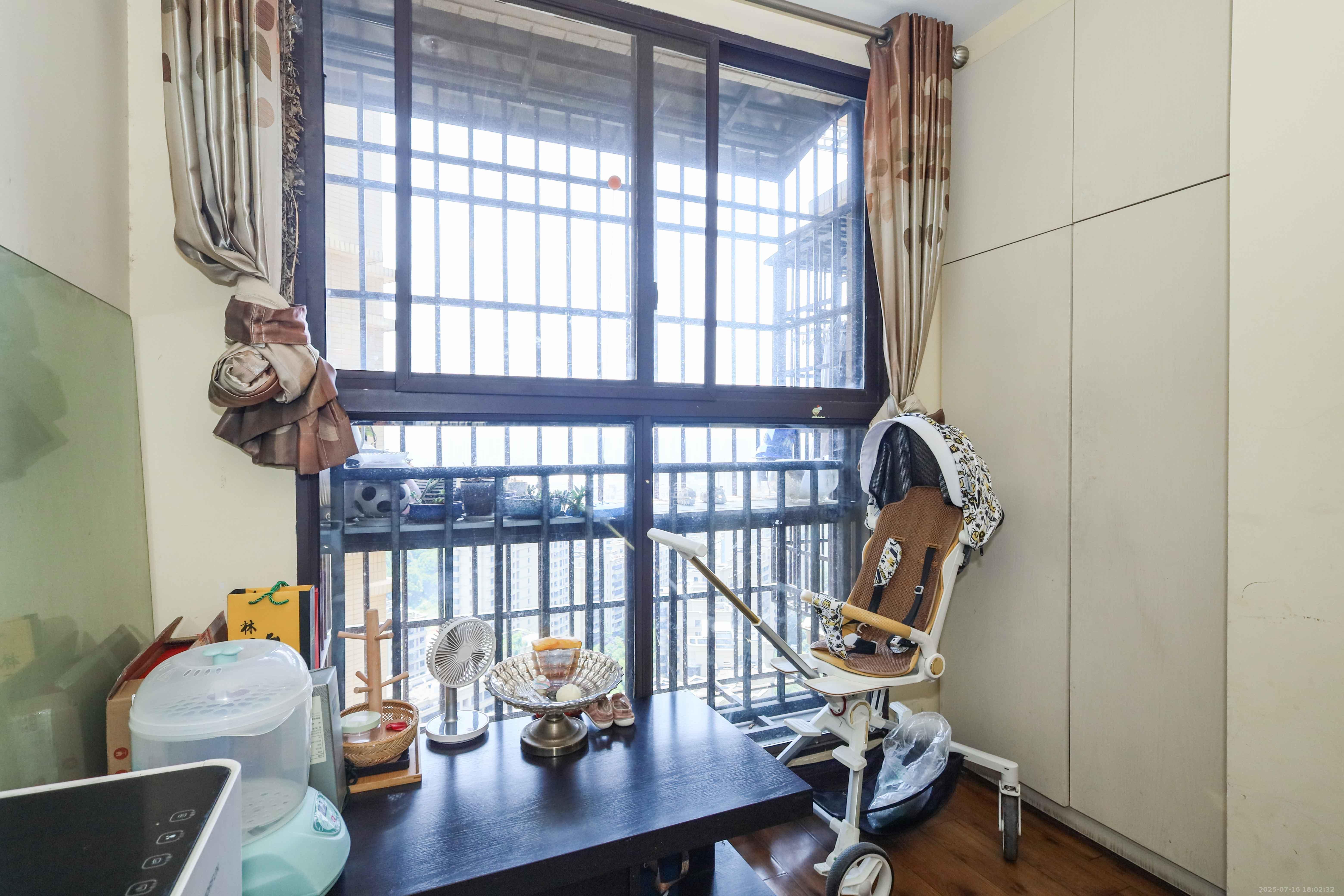 保利麓谷林语F区 3室2厅1卫 105.0万 保利麓谷林语F区 3室2厅1卫 105.0万阳台