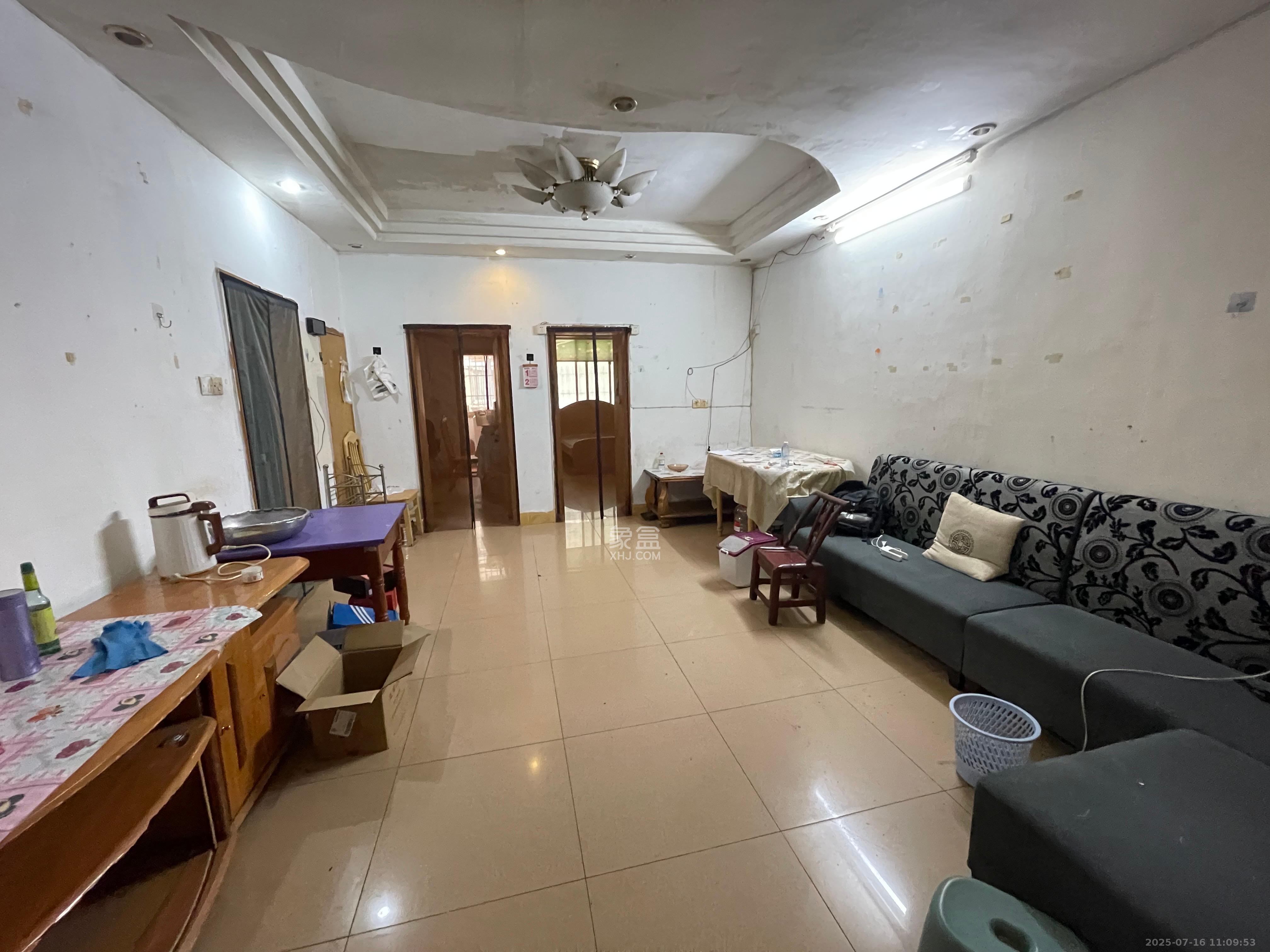 交通职院教工宿舍 2室2厅1卫 2100.0元/月 交通职院教工宿舍 2室2厅1卫 2100.0元/月室内图