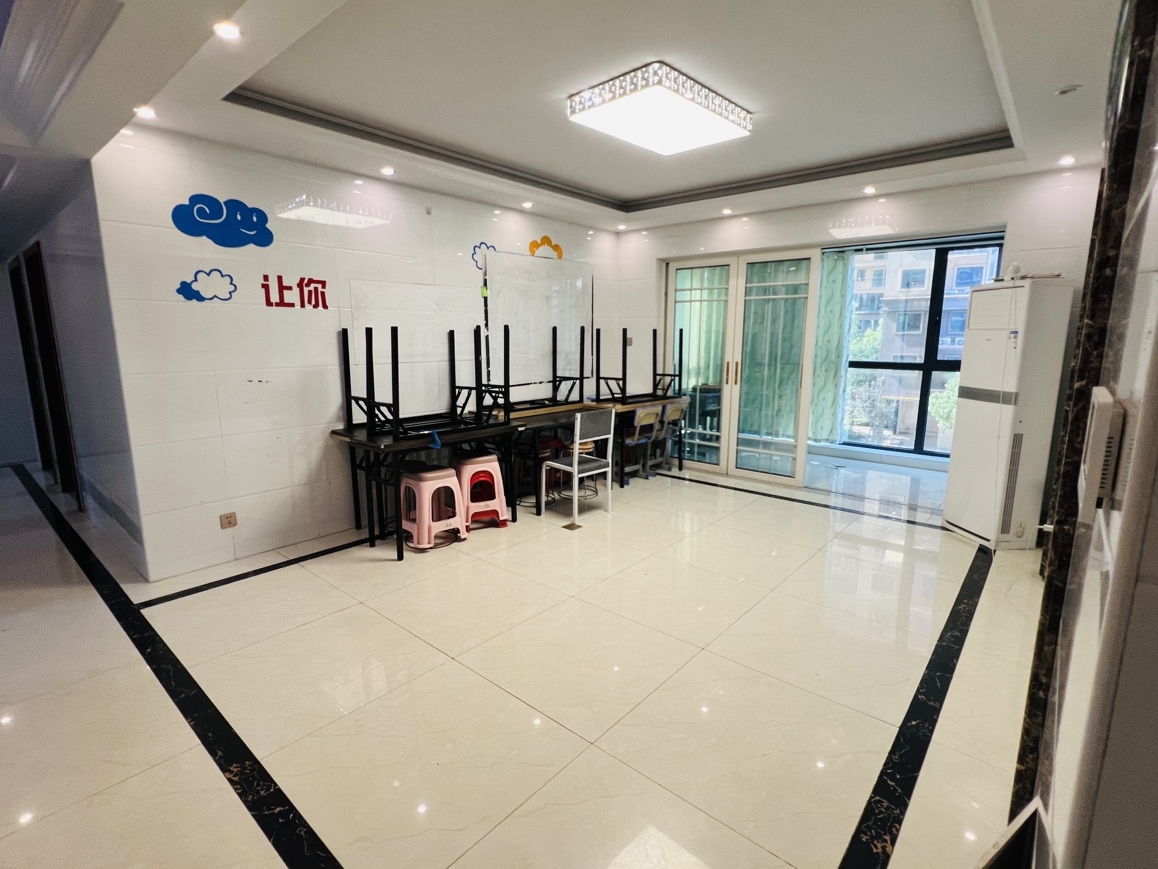 碧桂园梓山府 4室2厅2卫 2000.0元/月 碧桂园梓山府 4室2厅2卫 2000.0元/月室内图