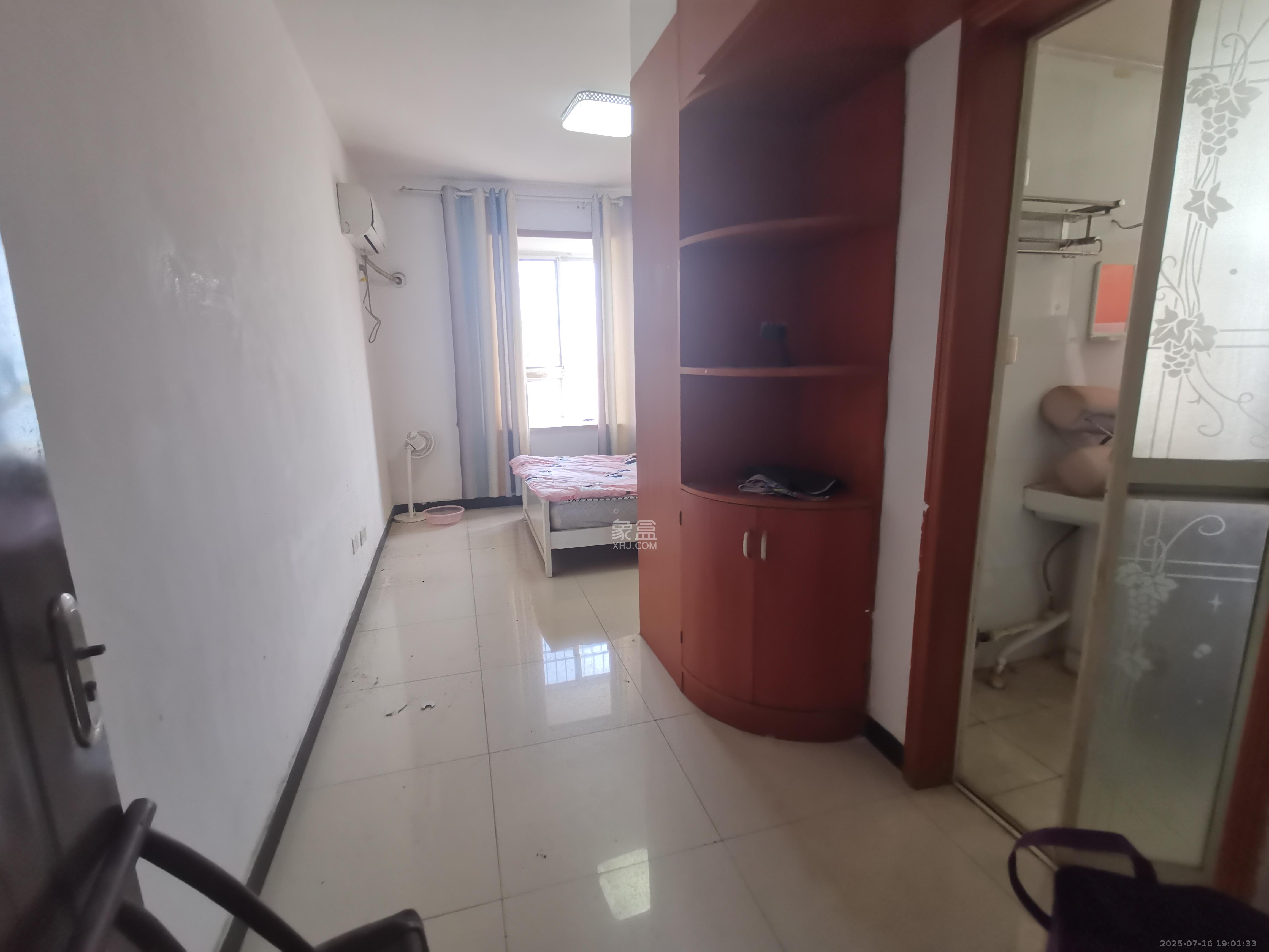 一品东庭  3室2厅1卫    2500.0元/月 一品东庭  3室2厅1卫    2500.0元/月室内图