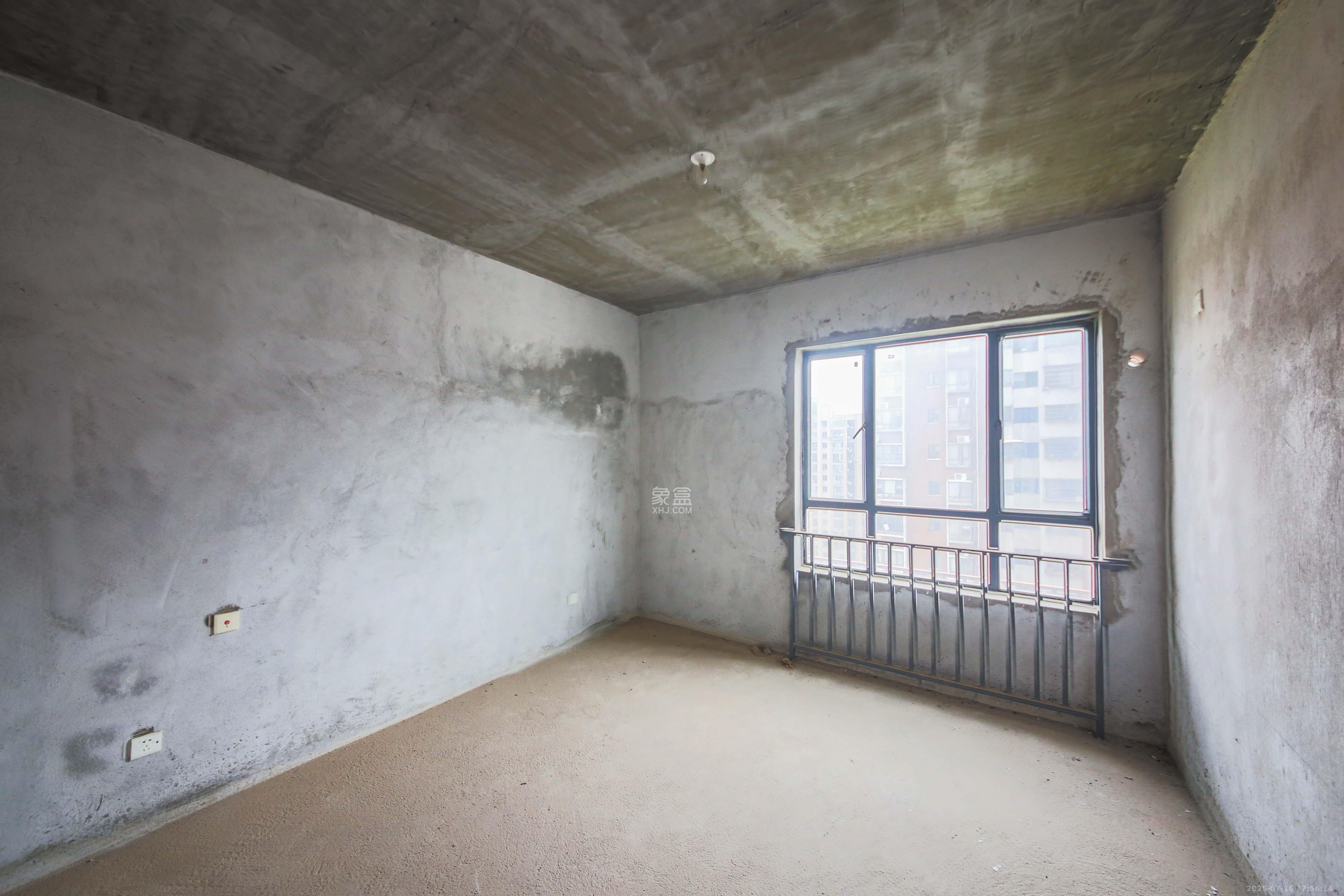 湘府名邸(同力家园)  4室2厅2卫    108.0万 湘府名邸(同力家园)  4室2厅2卫    108.0万卧室