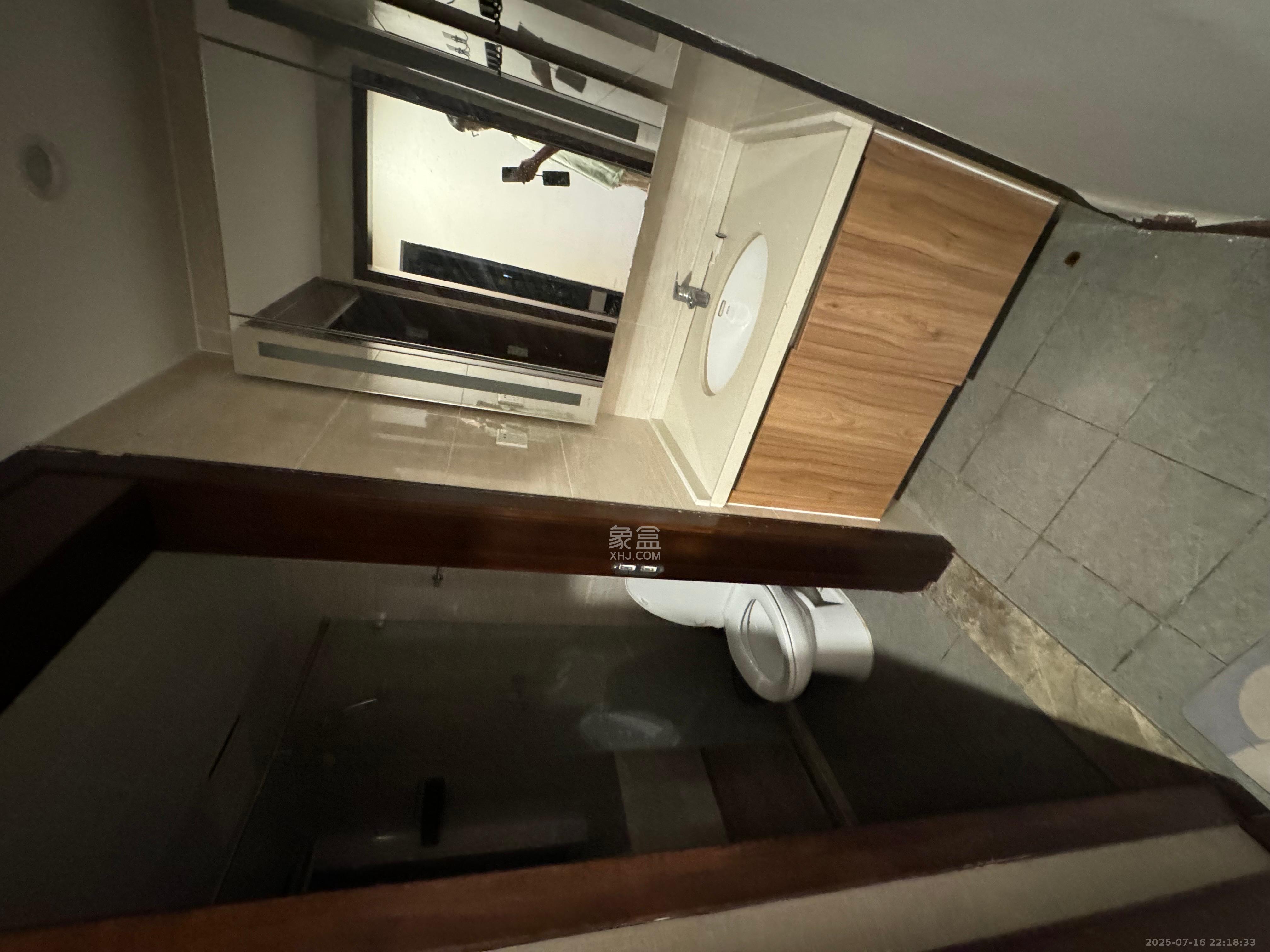 荣泰广场  3室2厅1卫   2500.00元/月室内图