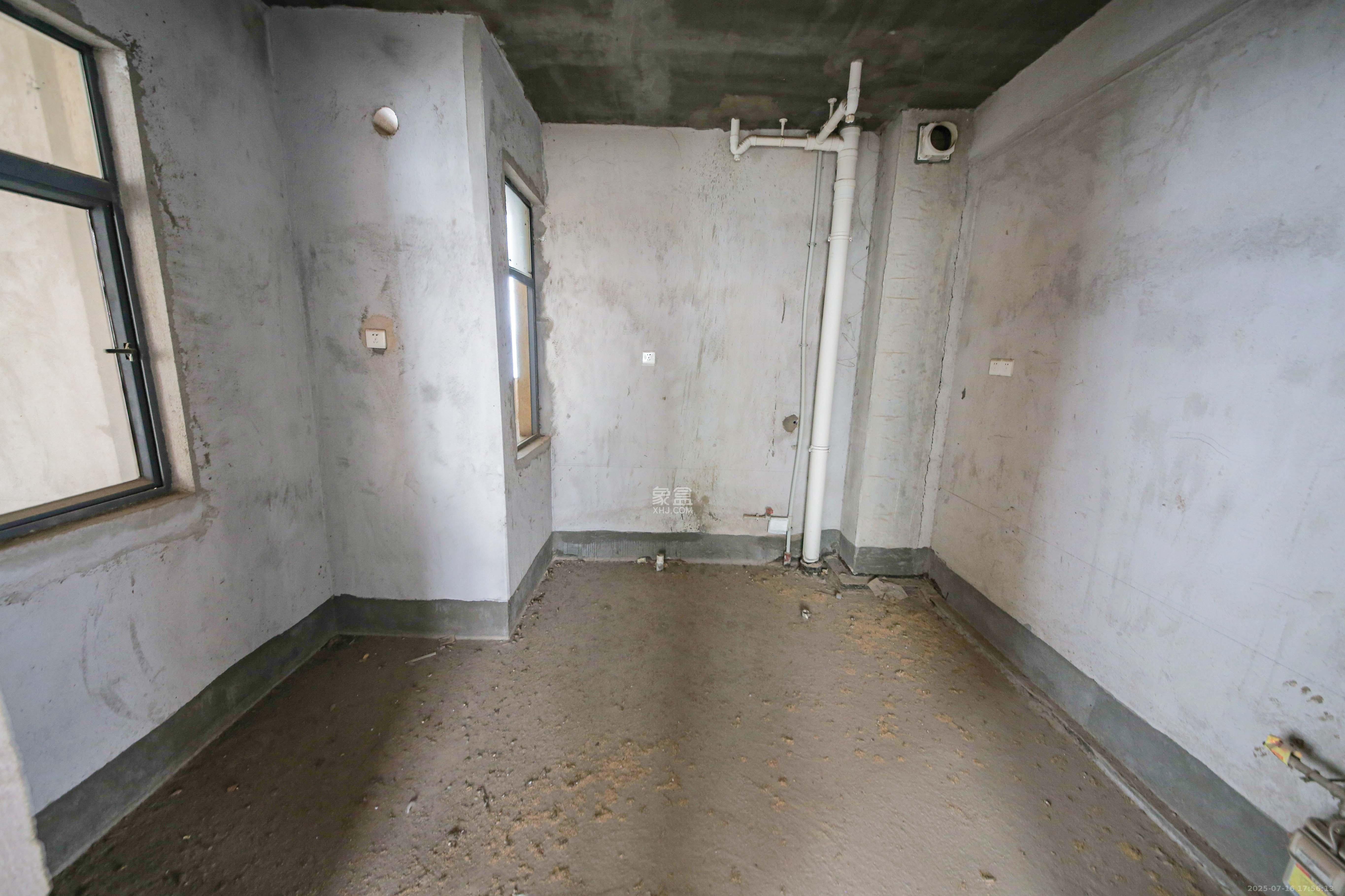 湘府名邸(同力家园)  4室2厅2卫    108.0万 湘府名邸(同力家园)  4室2厅2卫    108.0万厨房