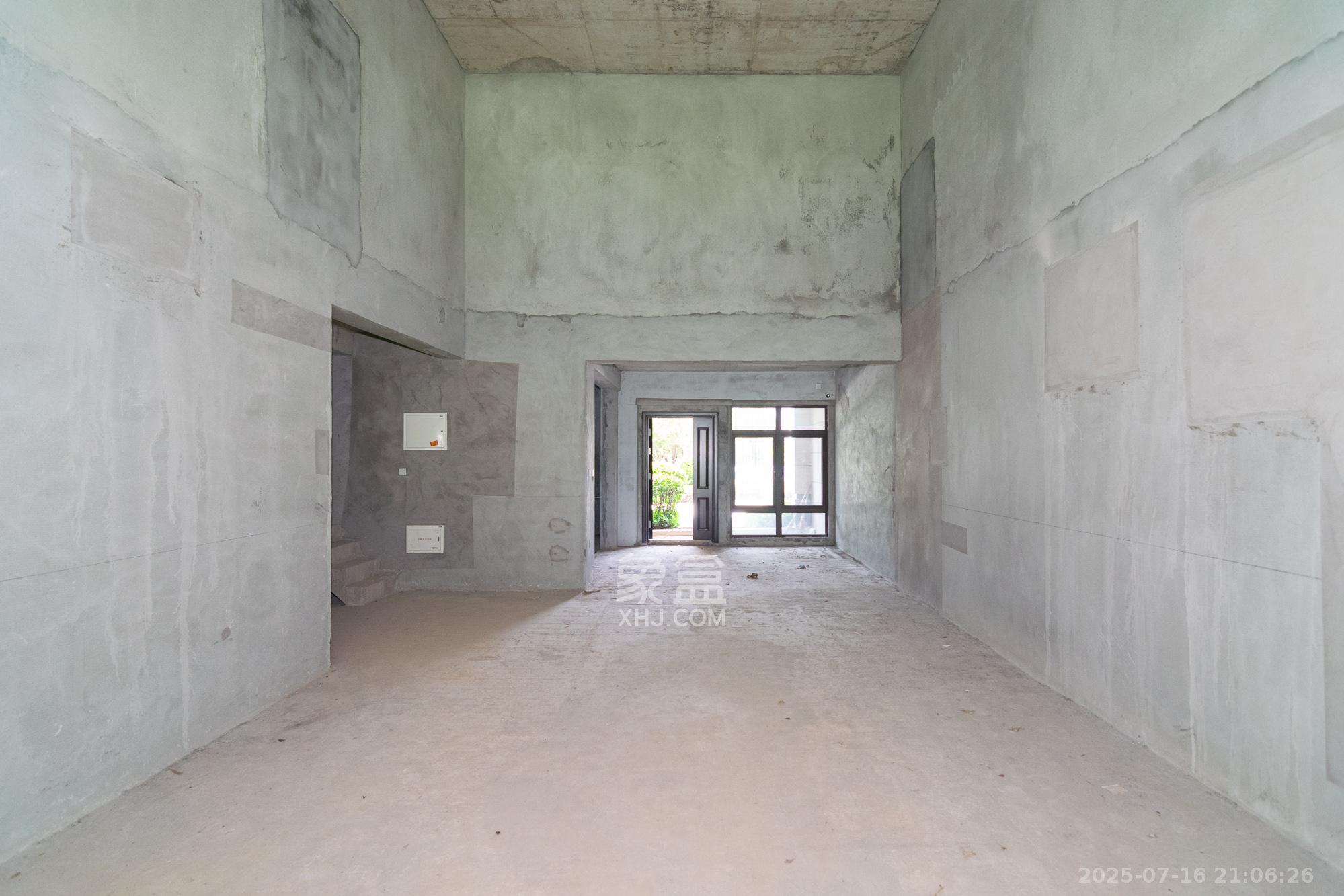 碧桂园御园  5室2厅3卫    180.0万 碧桂园御园  5室2厅3卫    180.0万客厅