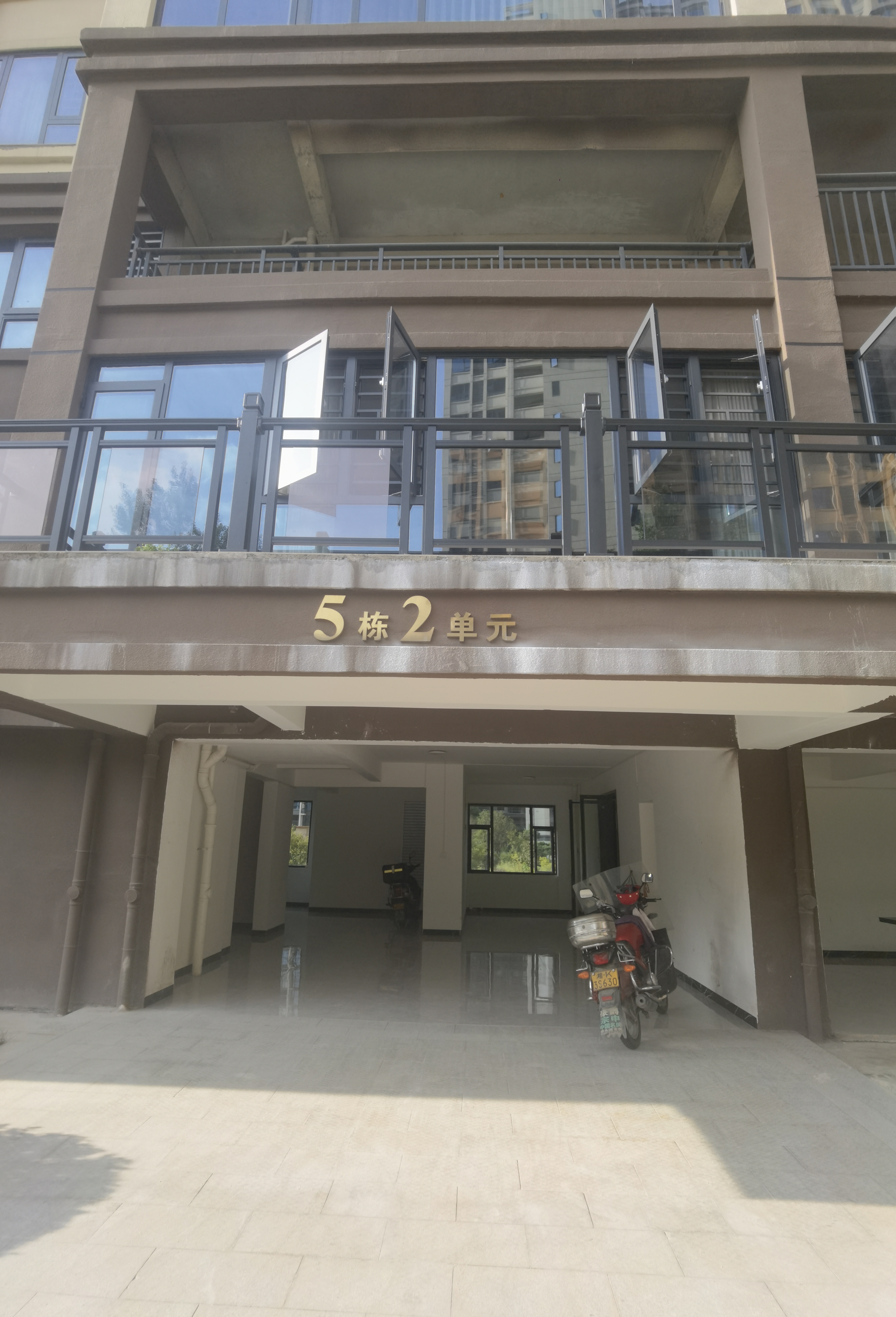 金信园林嘉园 4室2厅2卫 81.8万 金信园林嘉园 4室2厅2卫 81.8万客厅