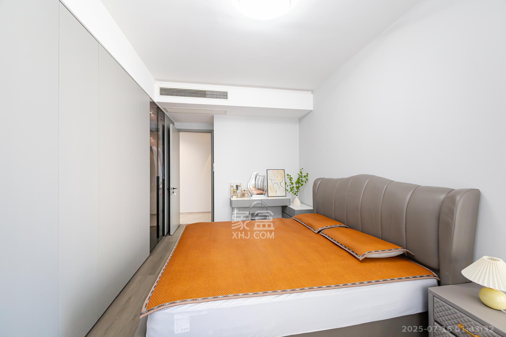 润和湘江天地E区  4室2厅3卫    225.0万 润和湘江天地E区  4室2厅3卫    225.0万卧室