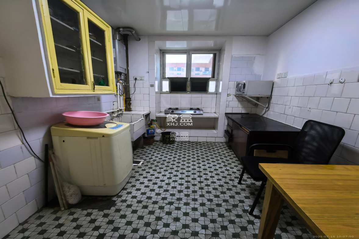 东风二村社区房 2室1厅1卫 1500.0元/月 东风二村社区房 2室1厅1卫 1500.0元/月室内图