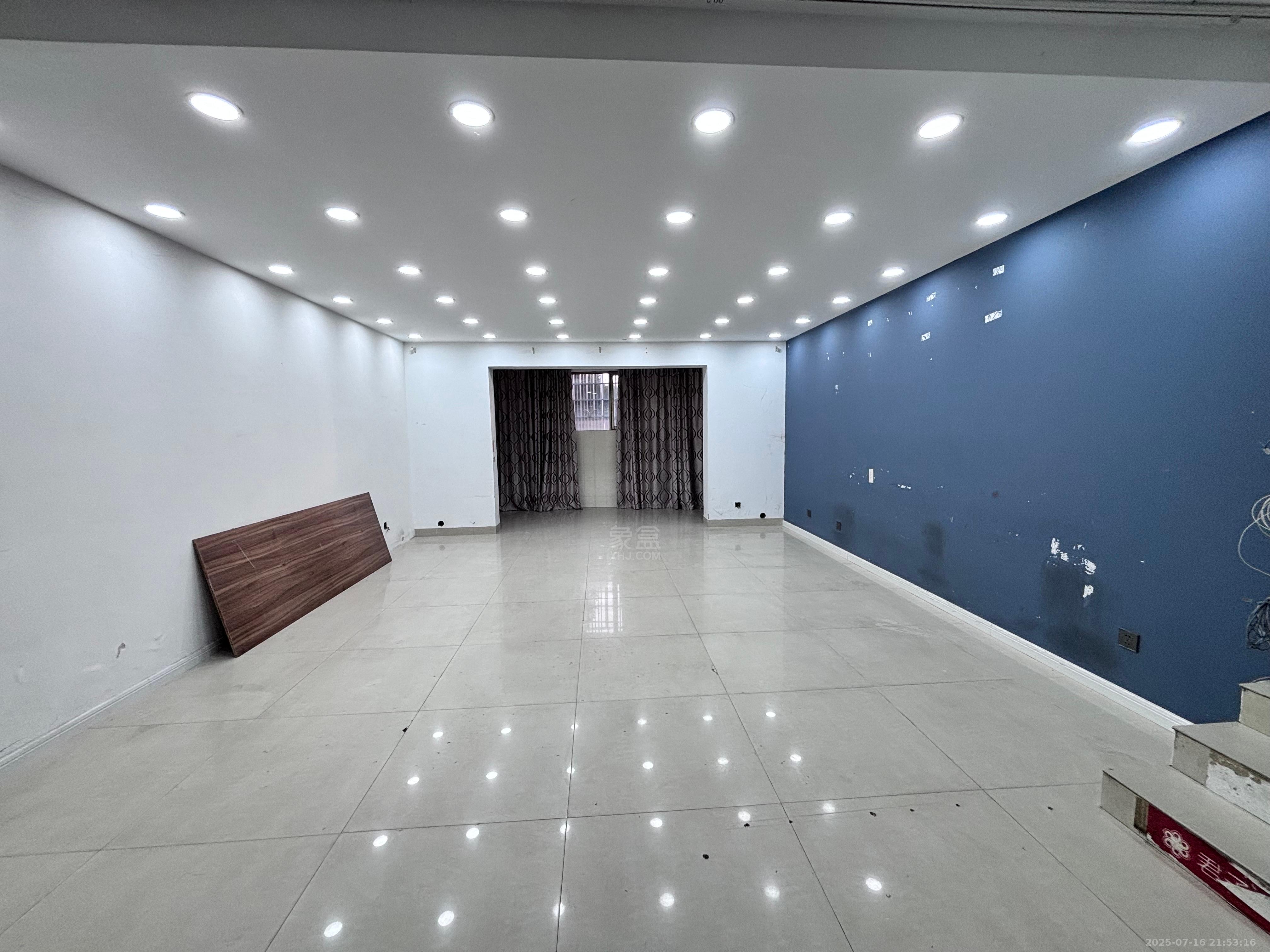 西海龙苑 4室2厅2卫 2300.0元/月 西海龙苑 4室2厅2卫 2300.0元/月室内图